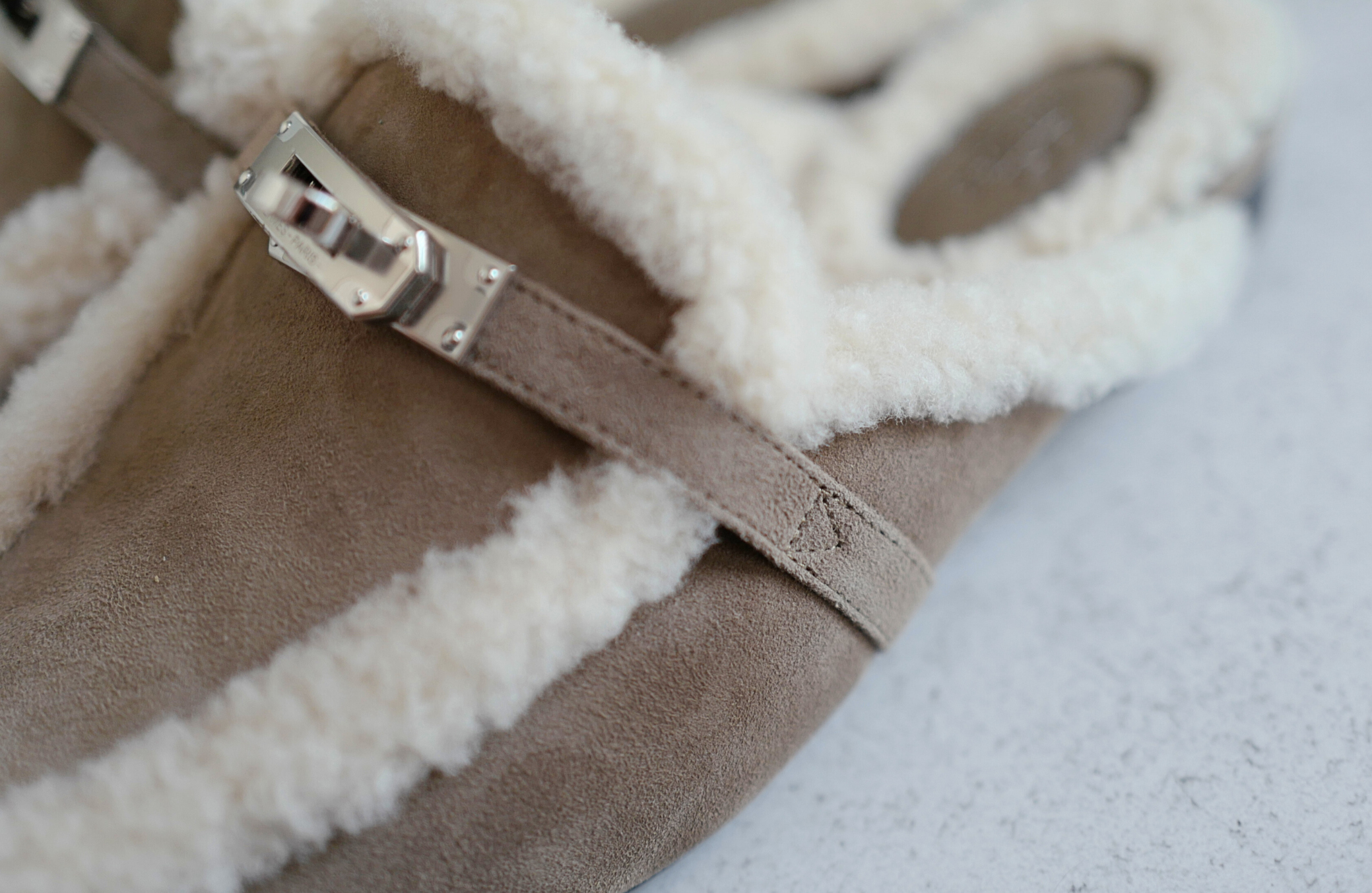 Hermès Oz Mule Etoupe/Ecru Suede Goatskin & Shearling with Palladium Kelly Buckle Size 38