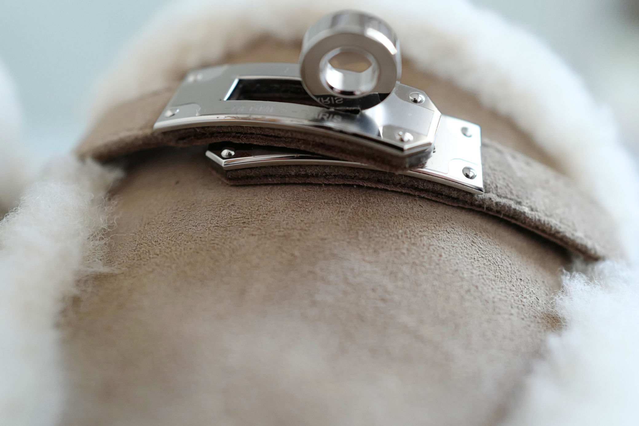 Hermès Oz Mule Etoupe/Ecru Suede Goatskin & Shearling with Palladium Kelly Buckle Size 38