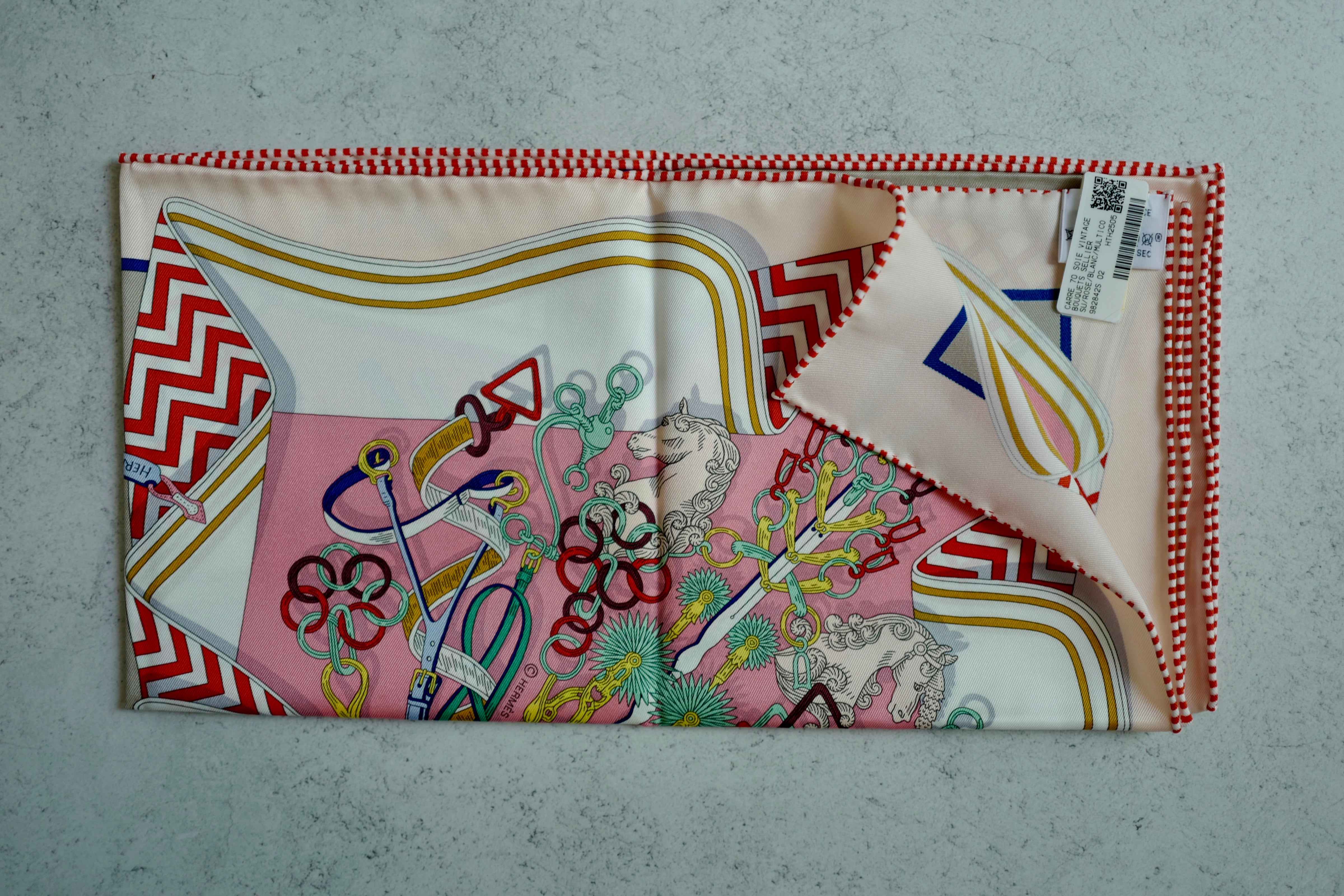 BNIB HERMÈS Bouquets Sellier scarf 70 in Rose/Blanc /Multicolore