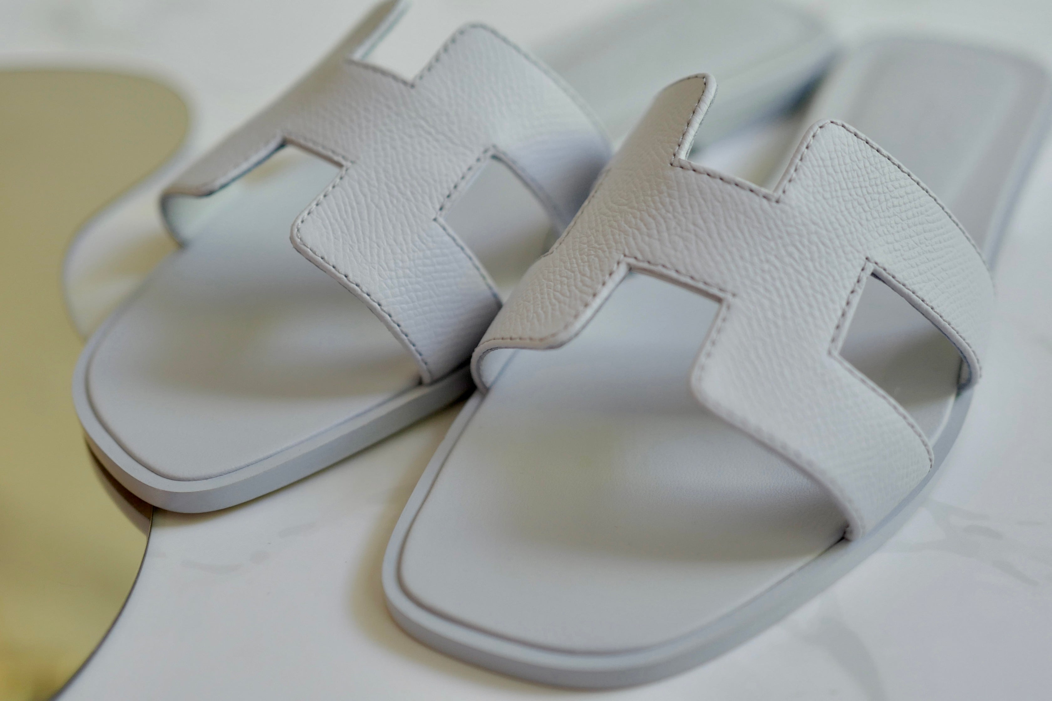 Brand New Hermès Oran Sandal in Ice Blue Bleu Brume Epsom Leather Size 38