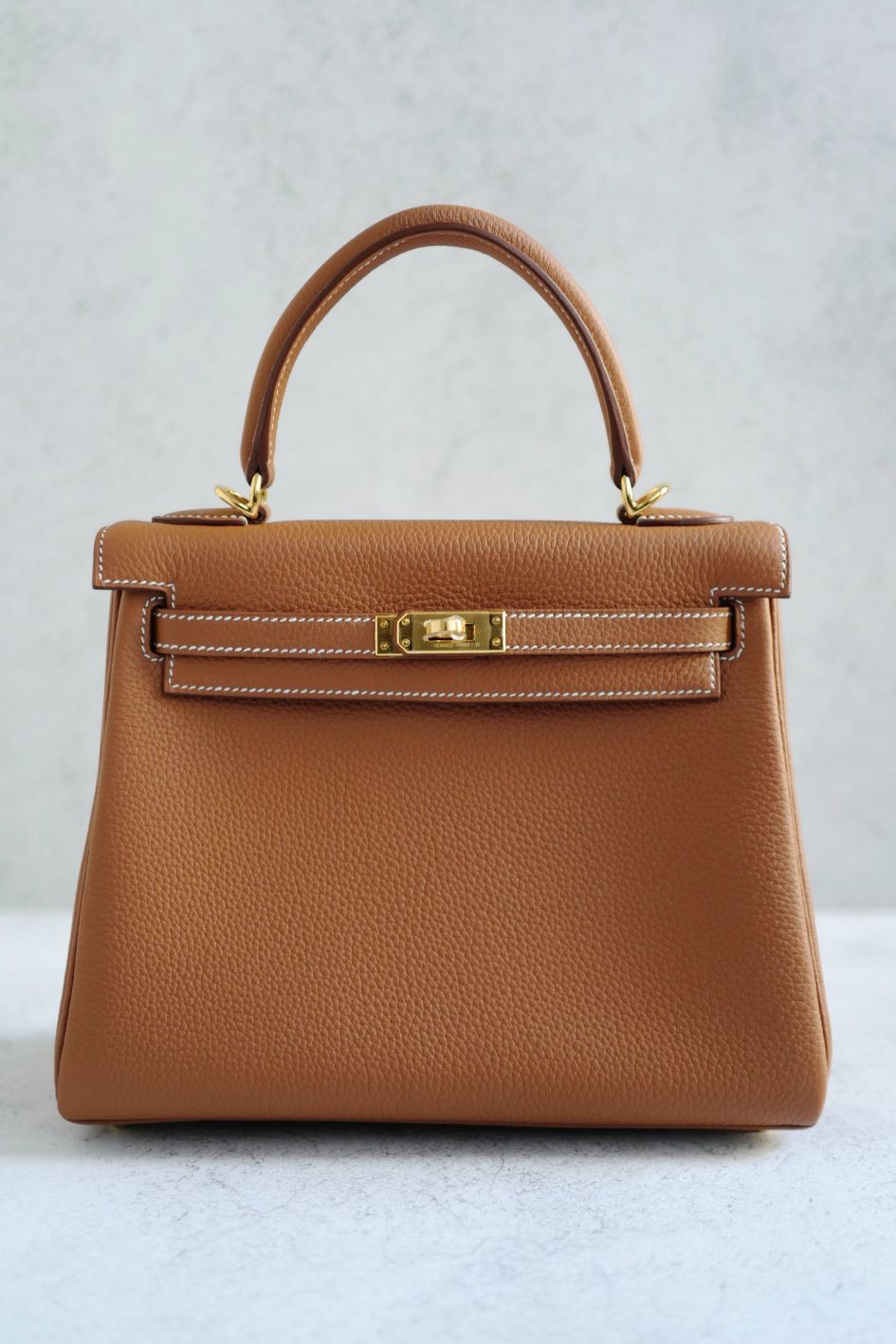 Hermès Kelly 25 Gold Togo Leather Gold Hardware K Stamp