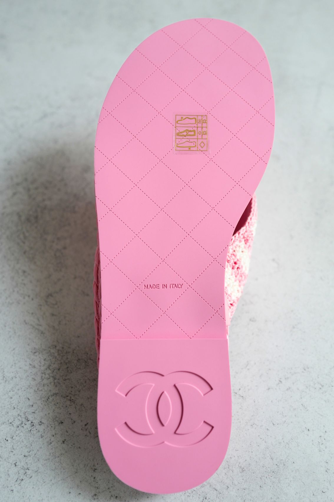 BNIB Chanel 24M Coco Neige beach Collection Pink Crochet Thong Sandal 38 NEW