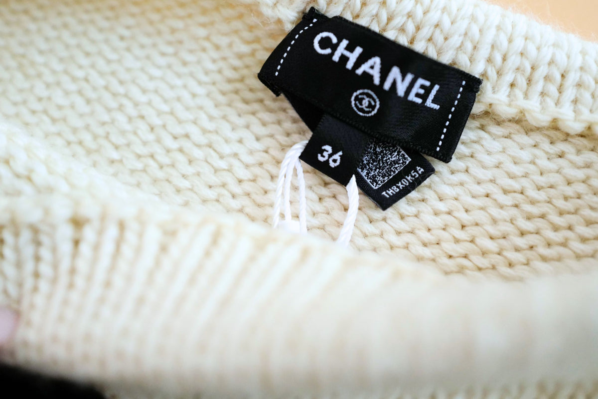 NEW Chanel 26N Pullover Sweater Wool & Cashmere Ecru Black CC Logo Size 36