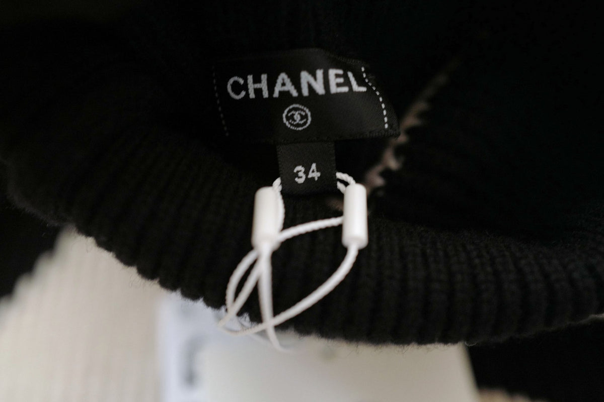 NEW Chanel 26N Coco Neige Sweater Pullover Black Ecru Wool Cashmere Size 34