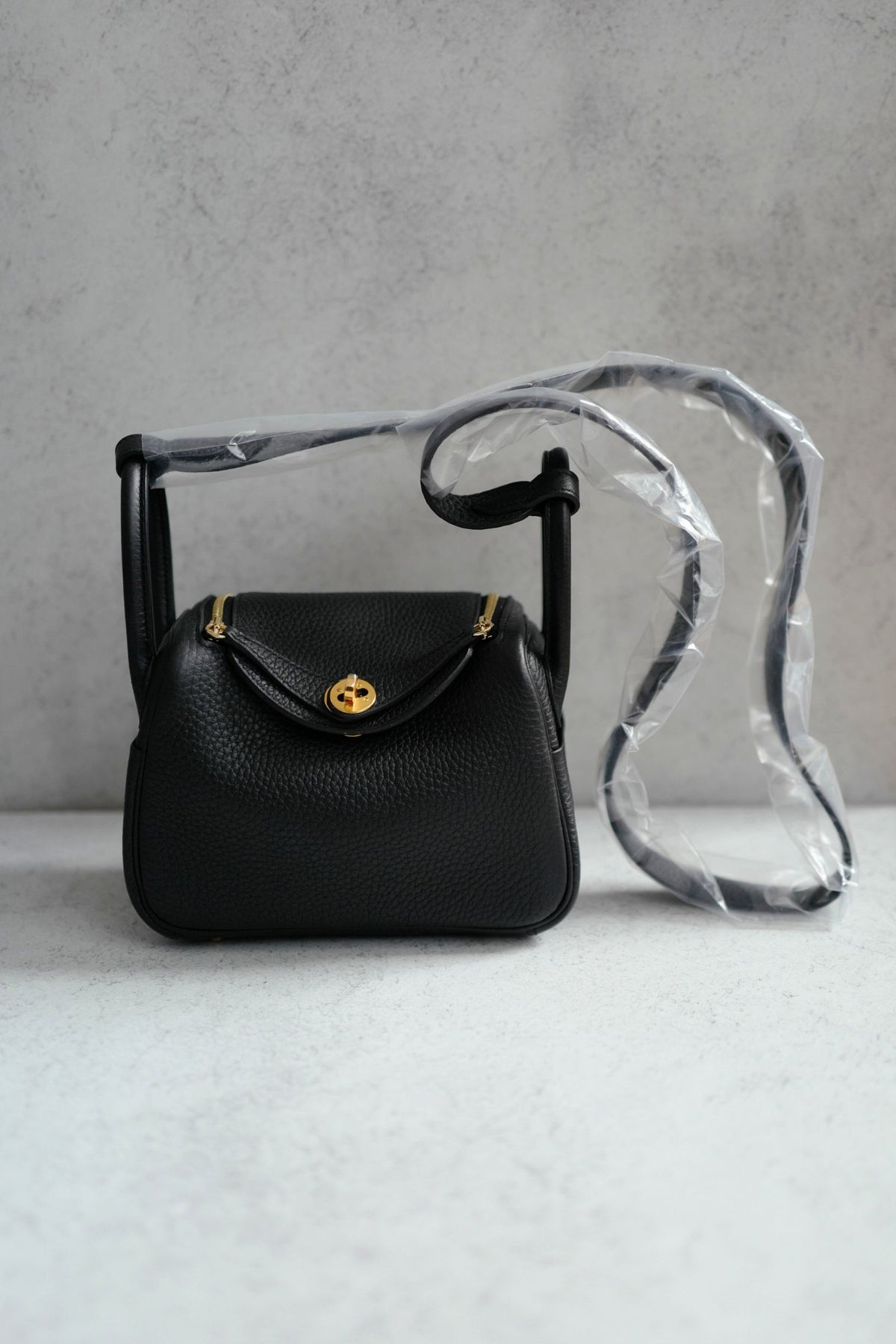 Brand New Hermès Mini Lindy Black Noir Clemence Gold Hardware U 2023