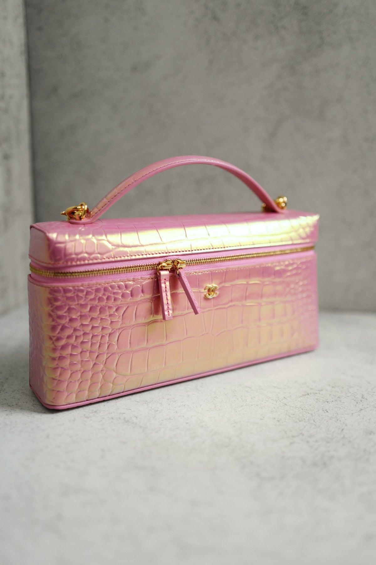 NEW Chanel 26K Vanity with Chain Rose Crocodile Embossed Calfskin Leather GHW