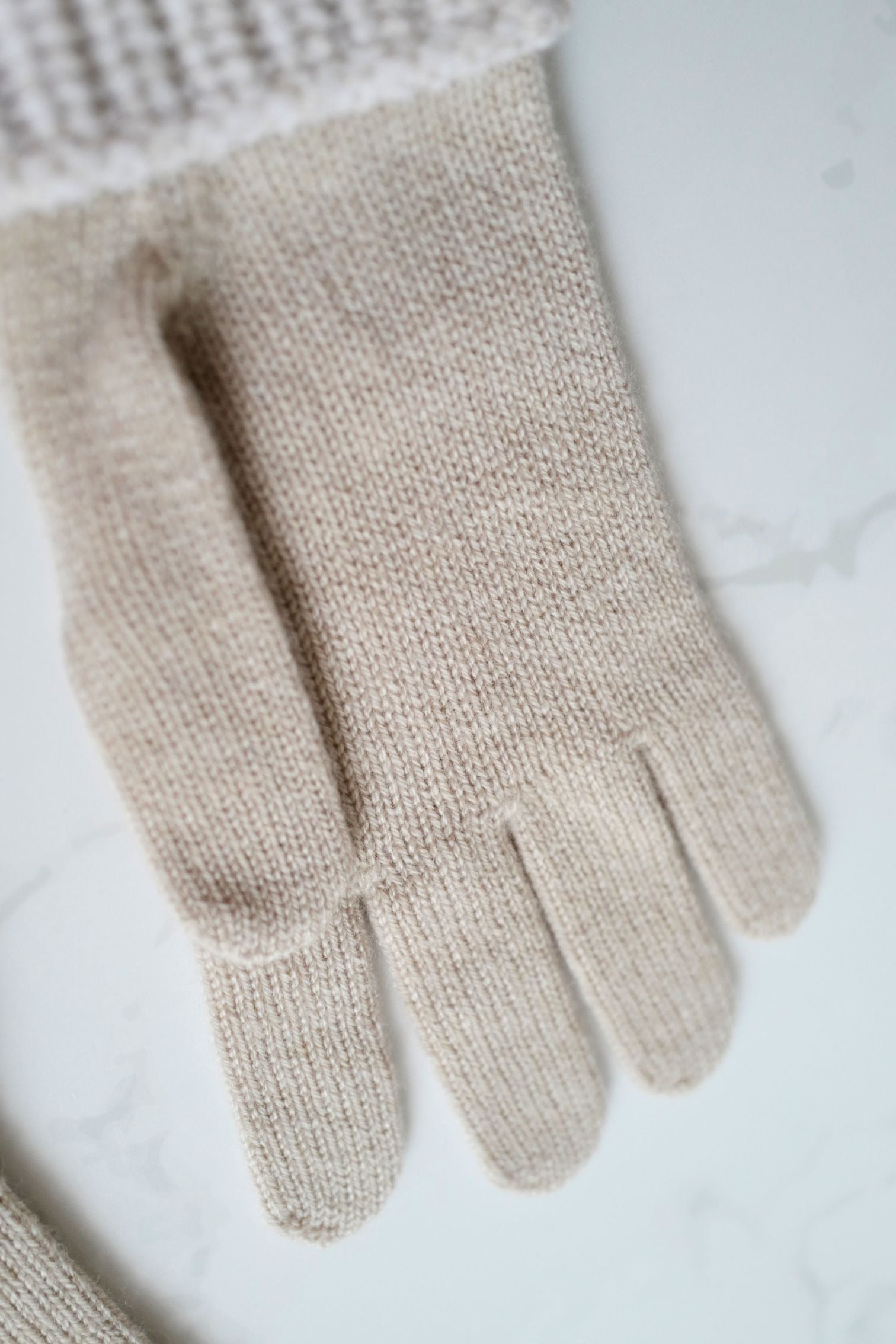 NEW Chanel Fall-Winter 2024/25 Knit Gloves CC Logo
