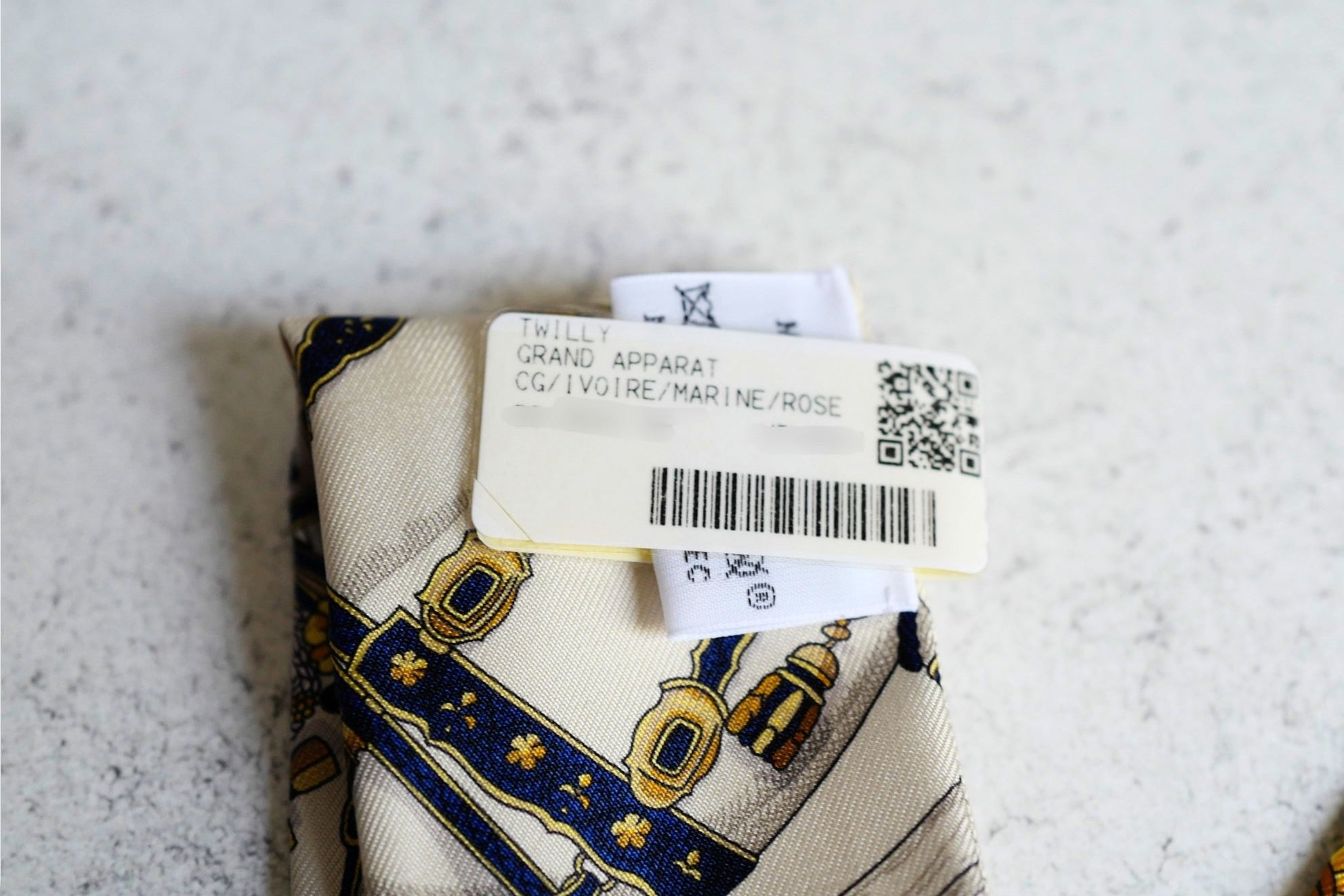 Hermès Twilly Grand Apparat Scarf Ivoire Marine Rose 100% Silk Twill