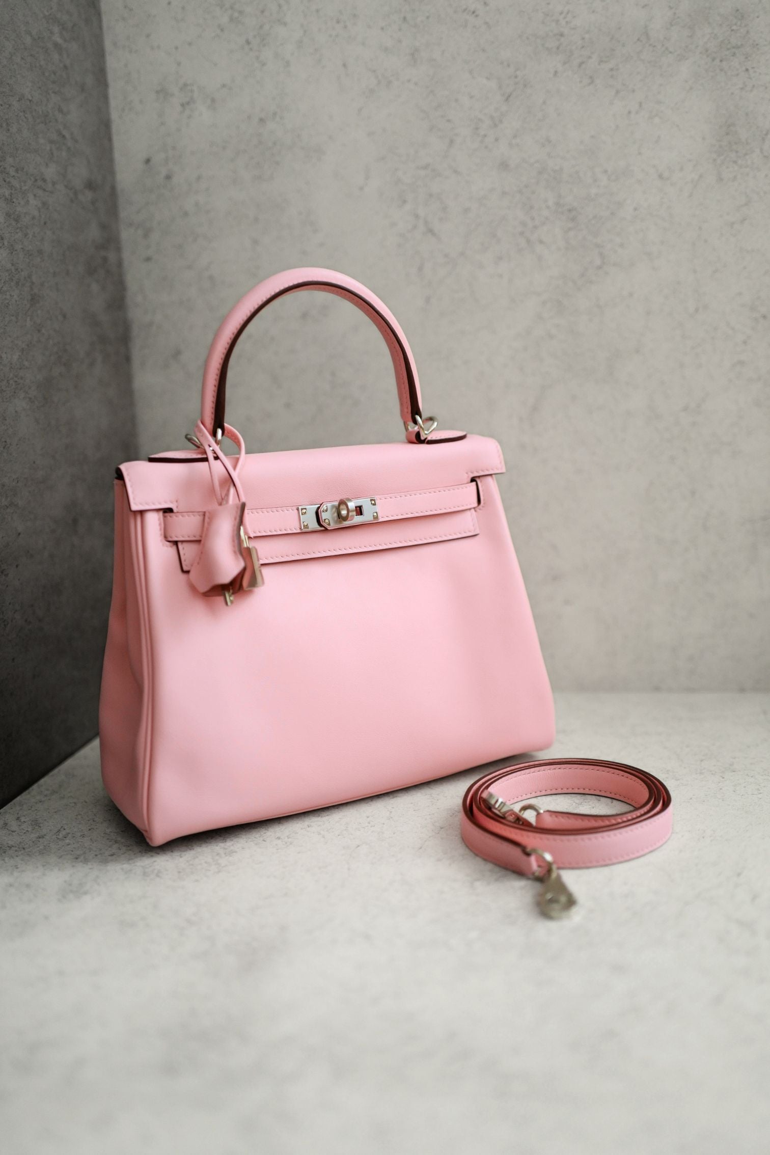 Hermès Kelly 25 Rose Sakura Swift with Palladium Hardware