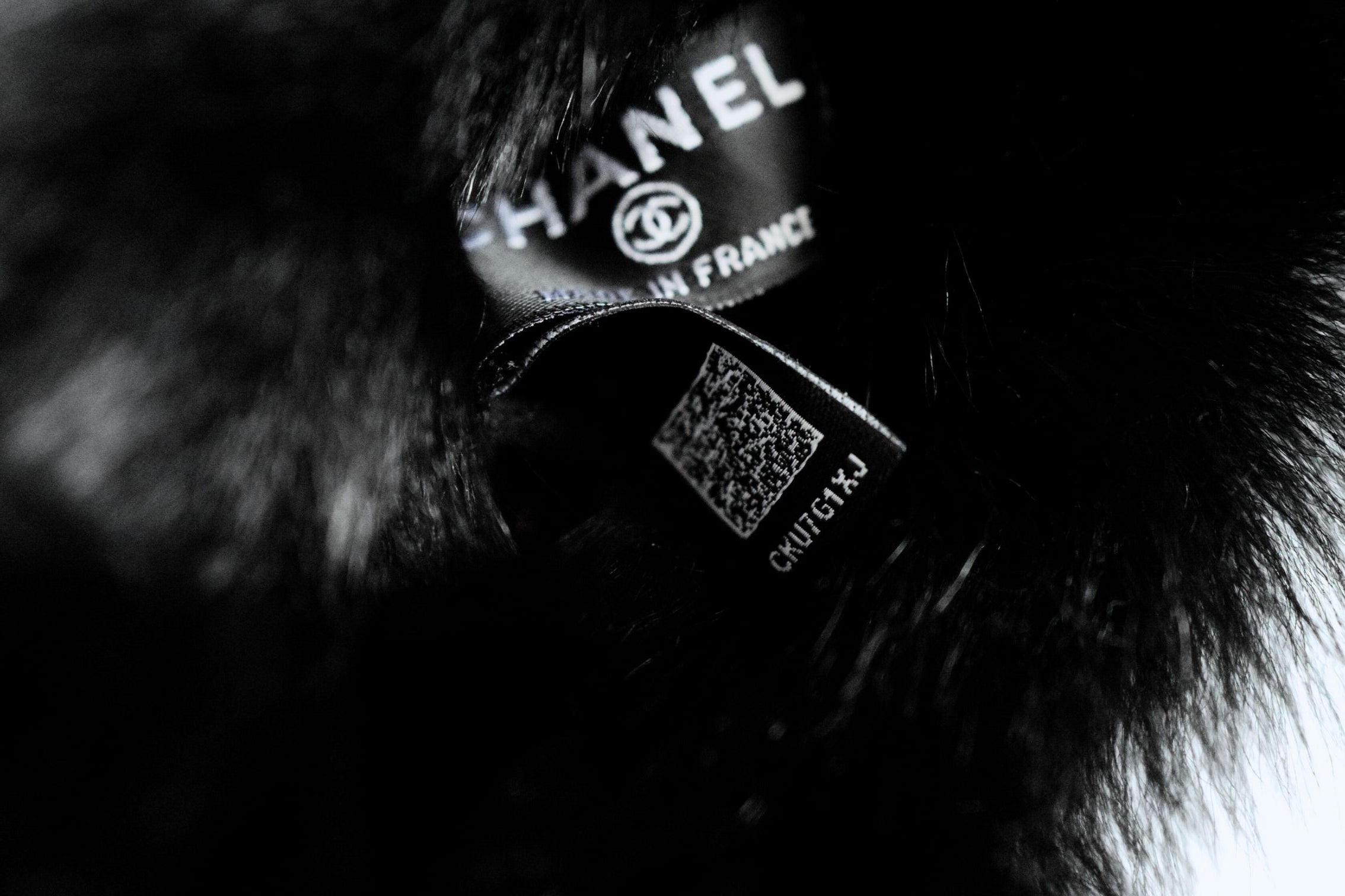 Chanel Black Suede Leather Gloves Fur Trim Gold CC Size 7.5