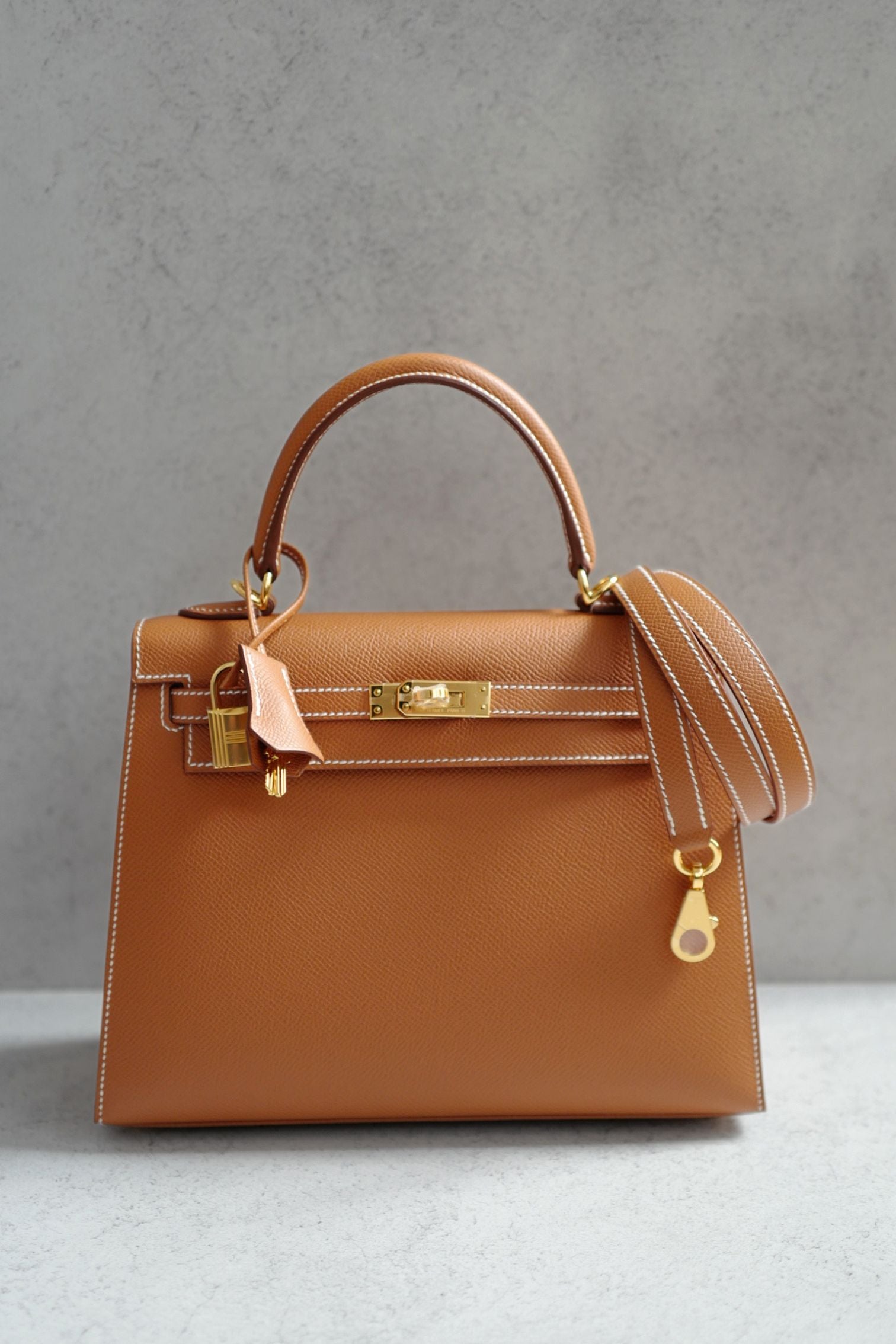 NEW Hermes Kelly 25 Gold Epsom Sellier Gold Hardware G Stamp 2026