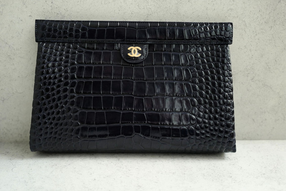 NEW Chanel 26K Clutch Navy Blue Crocodile Embossed Calfskin Leather GHW