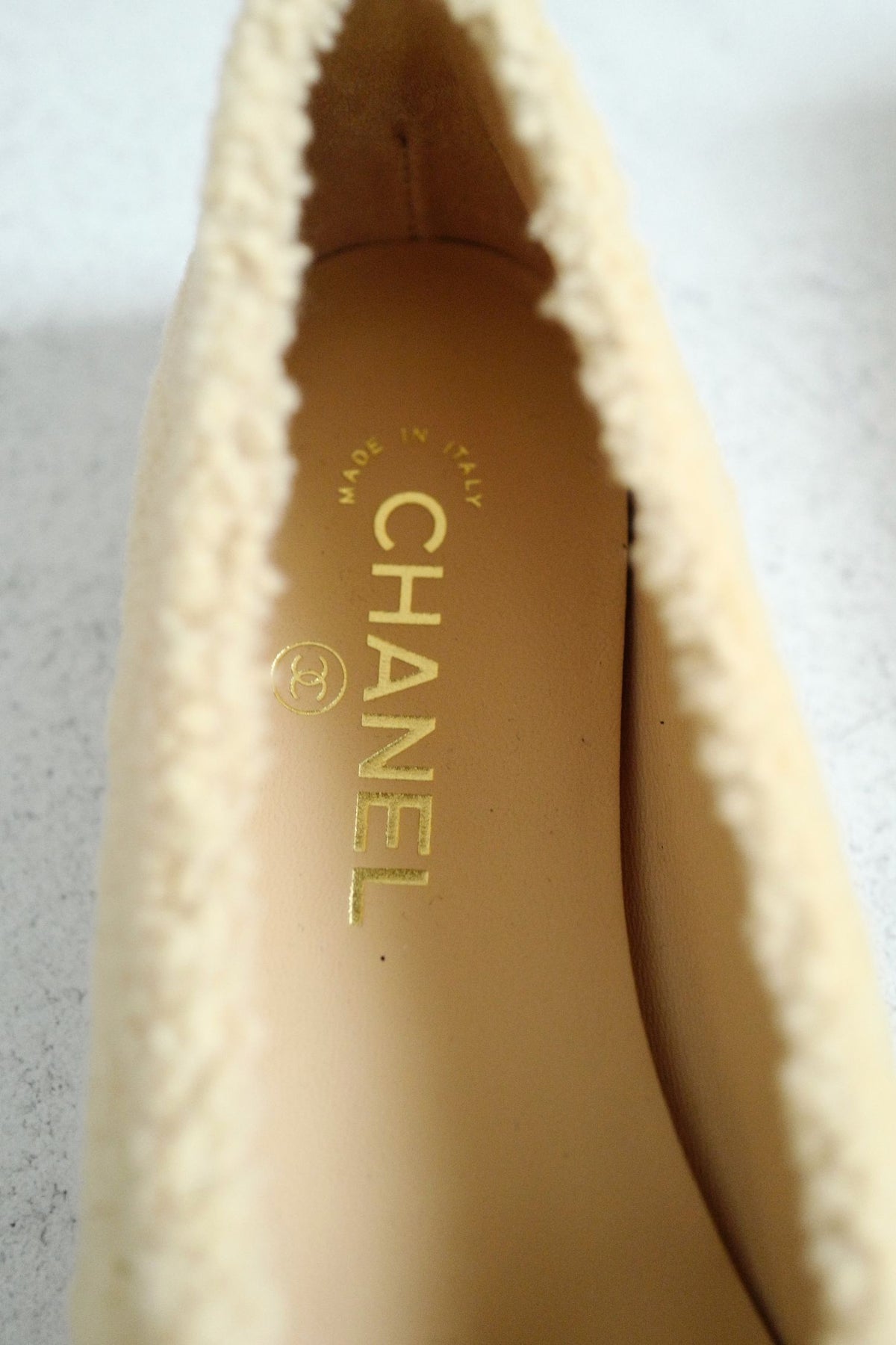 Chanel 26N Coco Neige Ballet Flats Shearling Lambskin Light Beige Black Sz 38