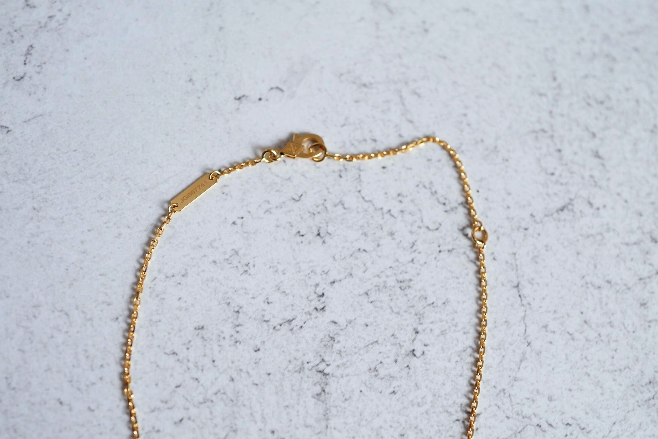 BNIB Van Cleef & Arpels Alhambra Malachite Pendant Necklace in 18K Yellow Gold