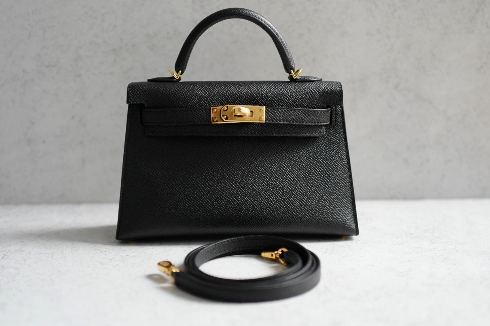 BNIB Hermès Mini Kelly 20 Black Epsom Leather with Gold Hardware Stamp W