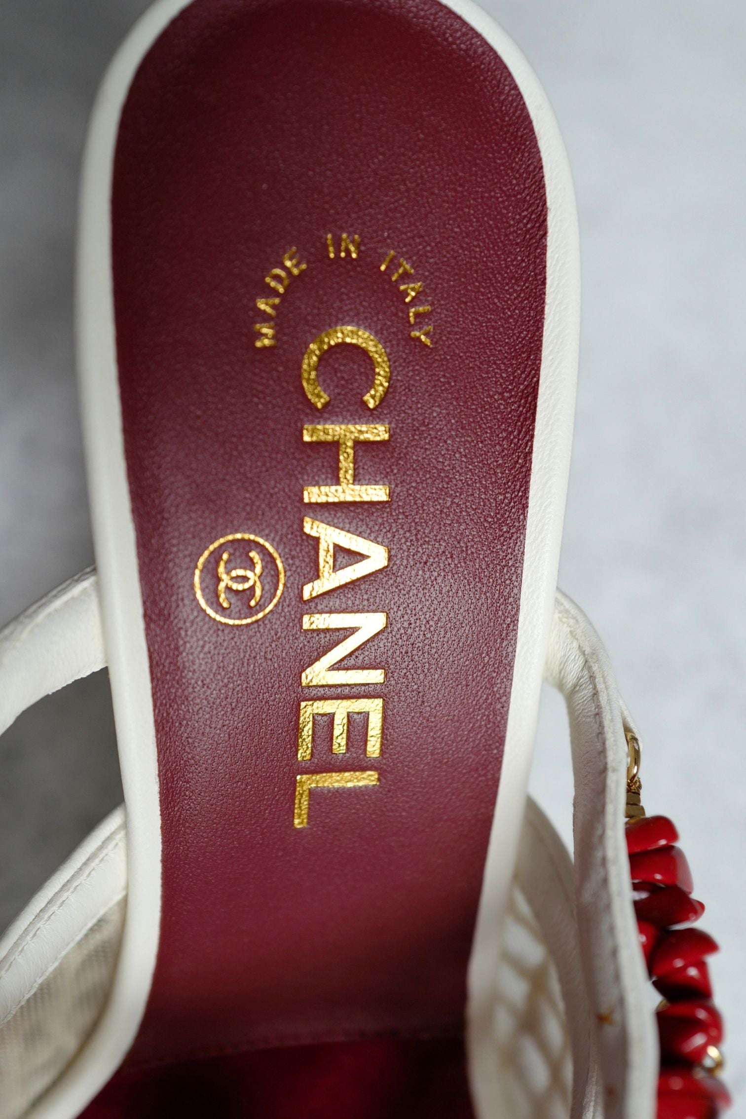 Chanel 26M Coco Beach Mules Ivory Mesh/Cotton/Lambskin/Resin/Metal Size 38