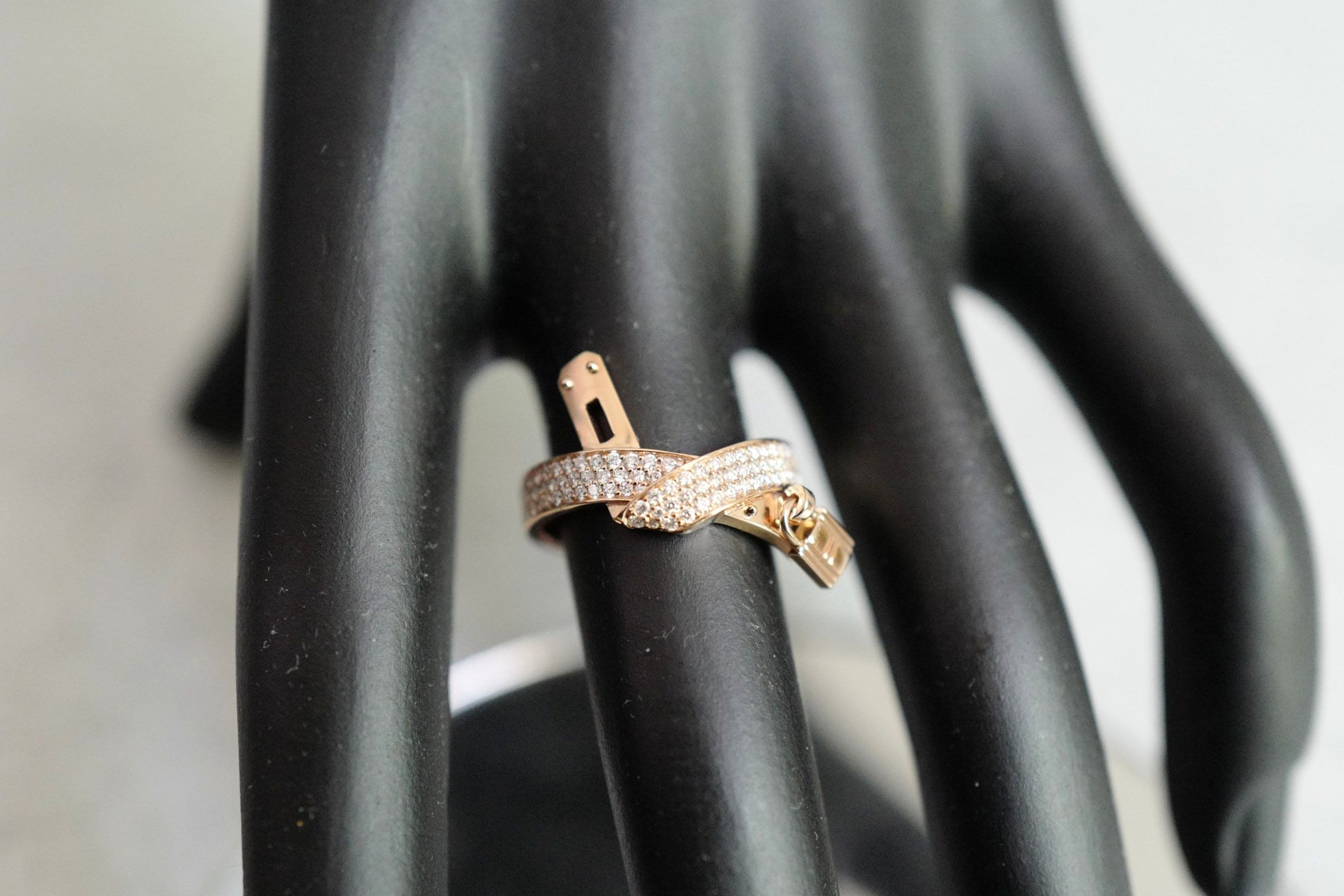 Hermès Kelly Gavroche Ring 18K Rose Gold 94 Diamonds Size 53
