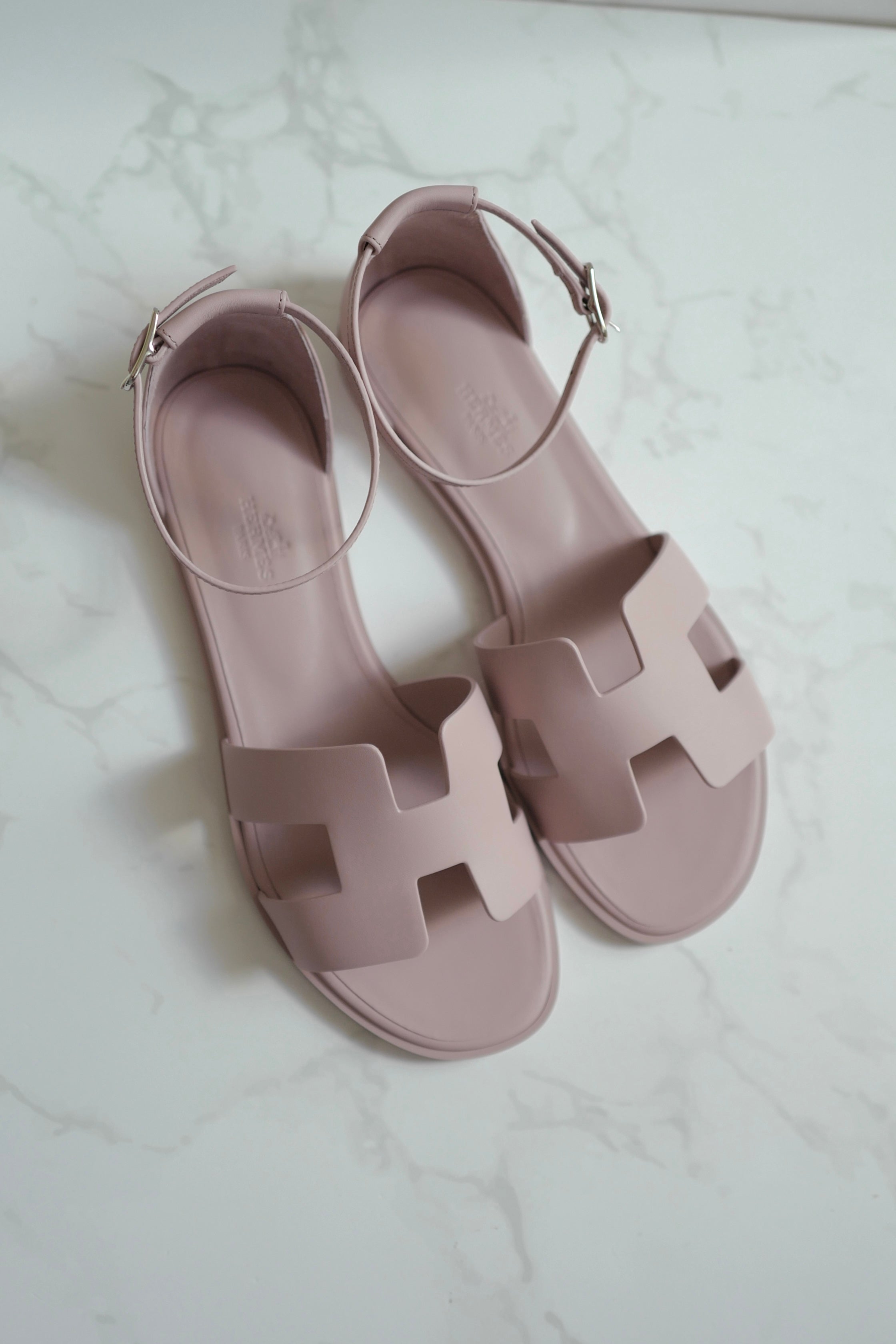 人気☆【HERMES】サンダル Santorini Rose Cancan レディース Hermès Rose Cancan Santorini Sandal Size 37.5 EU/7 US – REDELUXE