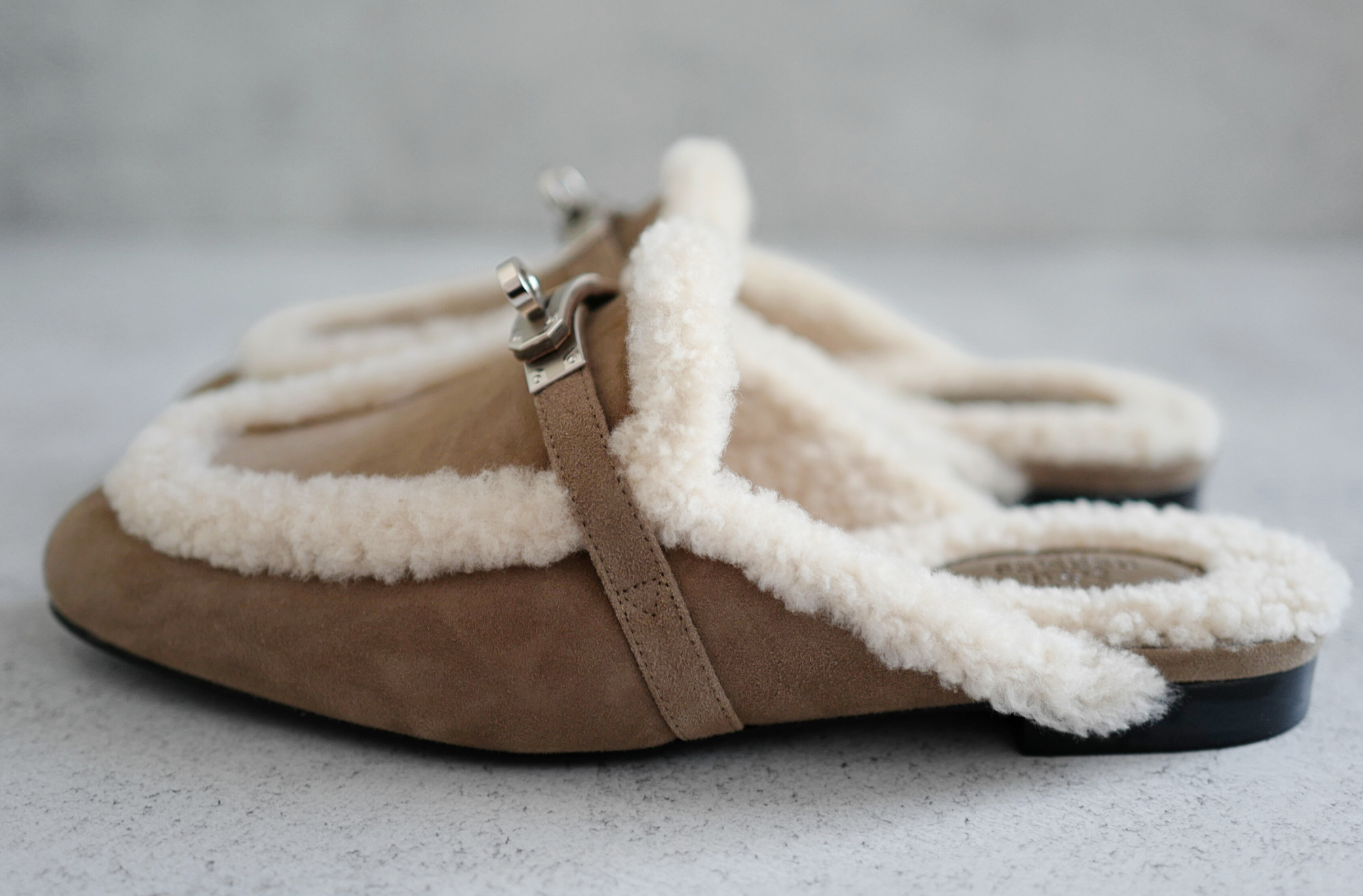 Hermès Oz Mule Etoupe/Ecru Suede Goatskin & Shearling with Palladium Kelly Buckle Size 38