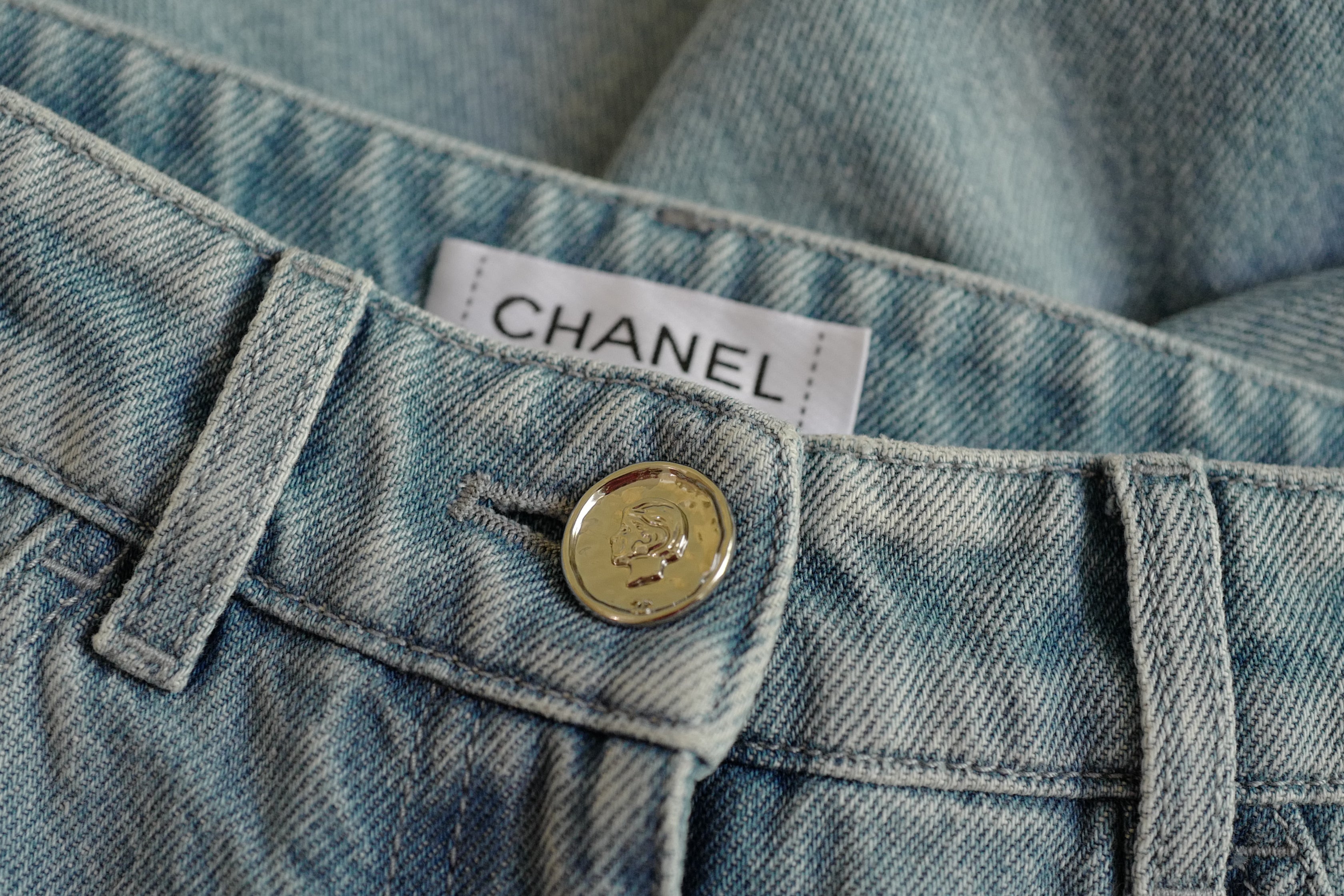 CHANEL JEANS 白36 CHANEL JEANS 白36 Chanel Jeans, Size 36 FR