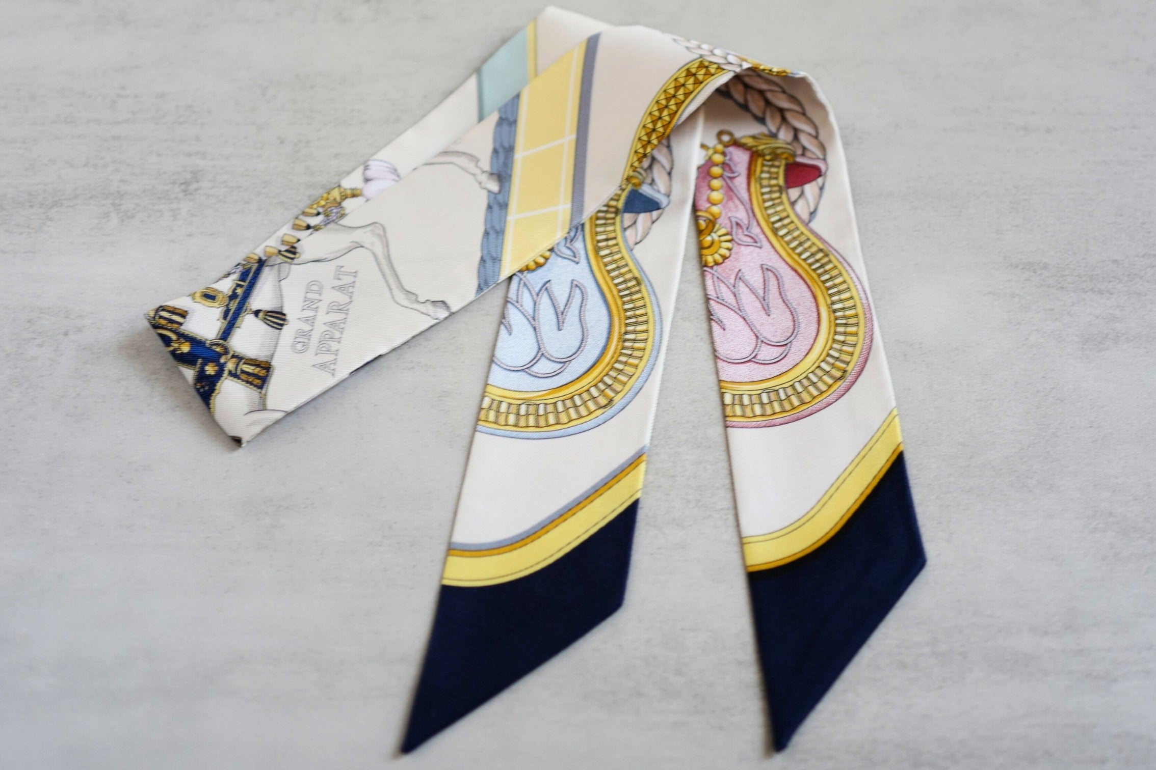 Hermès Twilly Grand Apparat Scarf Ivoire Marine Rose 100% Silk Twill