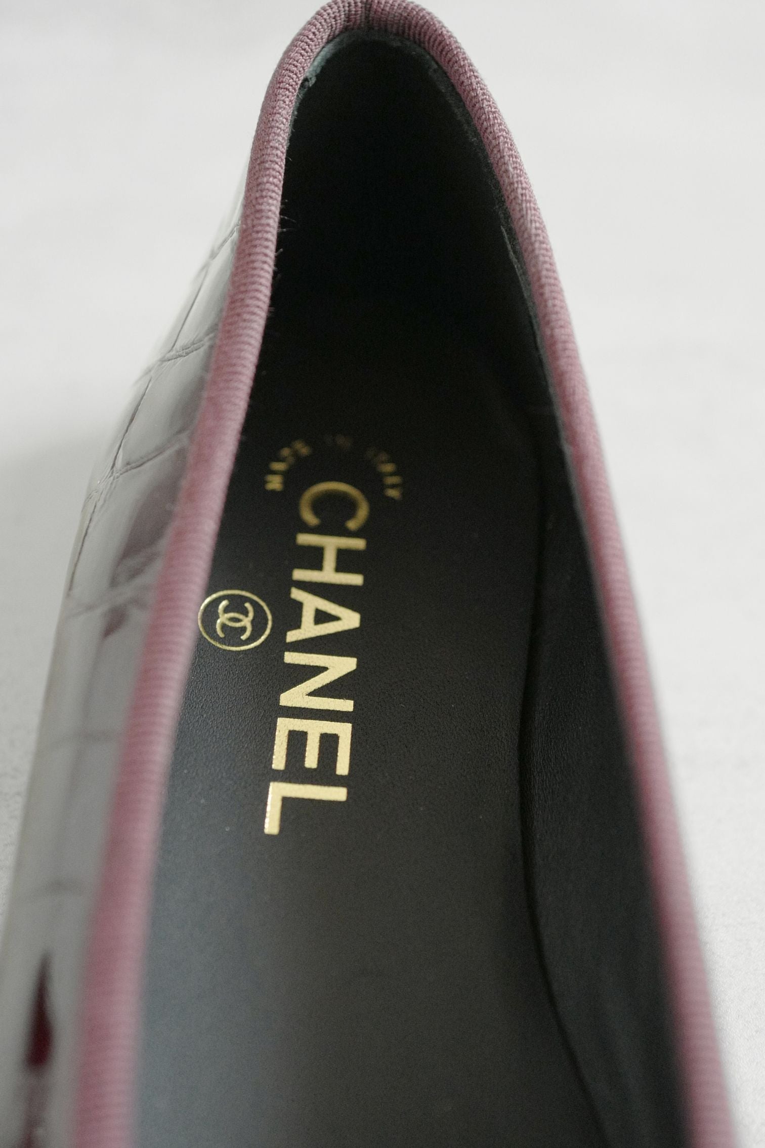Chanel 26A Ballet Flats Croc Embossed Patent Calfskin Burgundy Black Size 38.5
