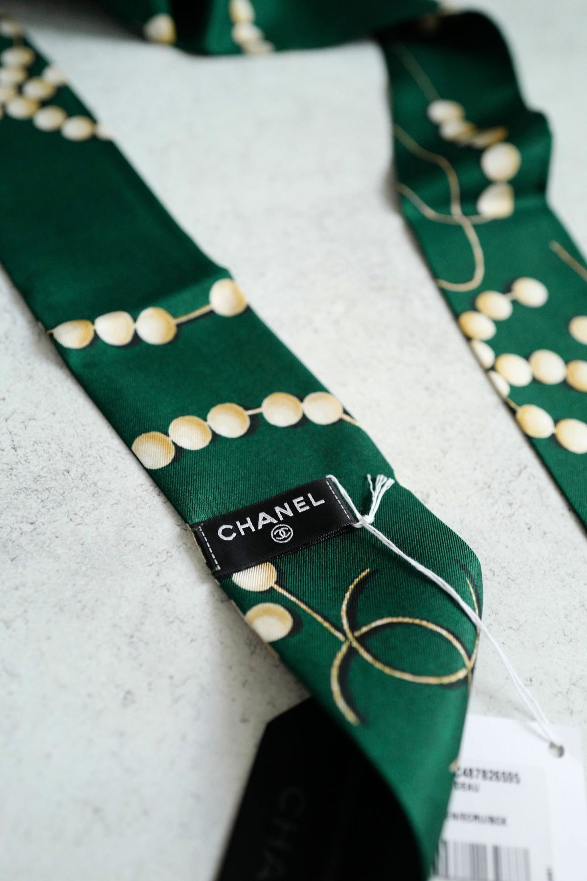 New Chanel 26K Matthieu Blazy's Slim Bandeau Silk Twill Vert/Ecru/Black Pearl Accents