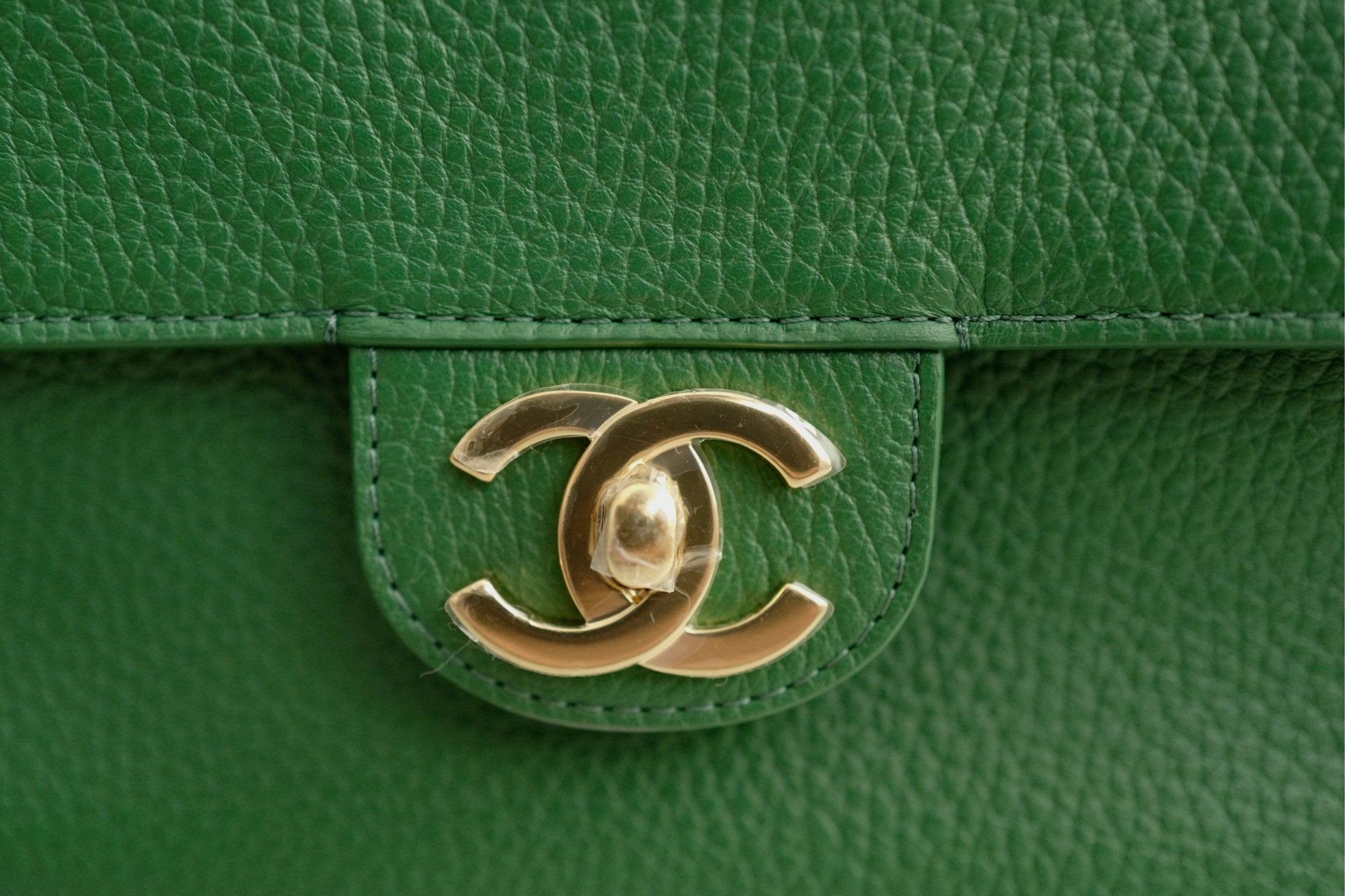 Chanel 26A Maxi 32 Flapbag "Matthieu Blazy" Green Grained Calfskin Gold Hardware