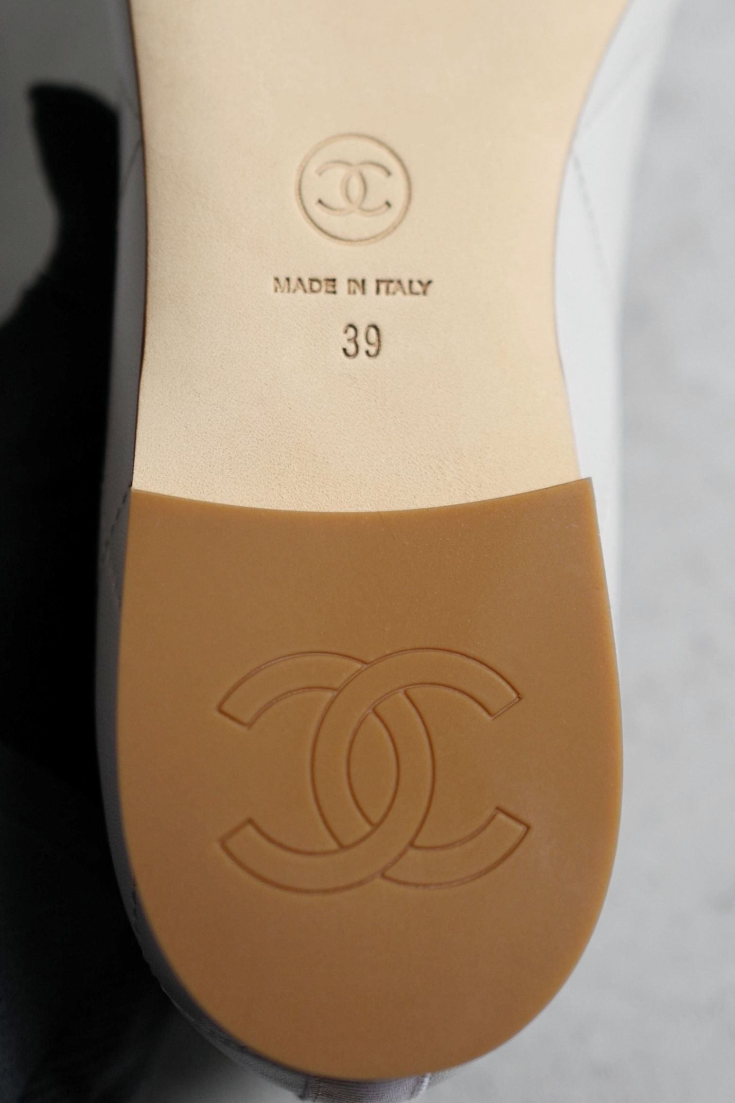 Chanel 26M Coco Beach Ballet Flats White Black Lambskin Size 39