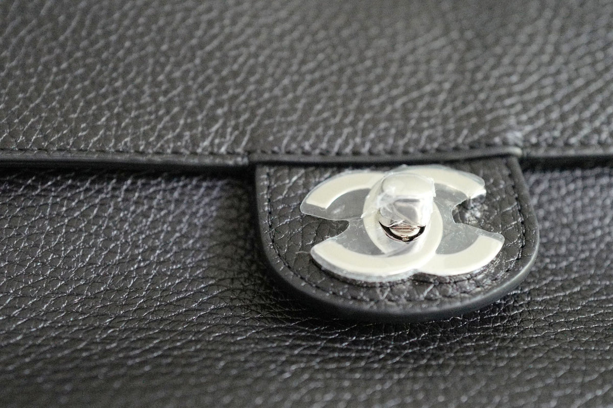 NEW Chanel 26S Maxi 32 Flapbag Black Grained Calfskin Silver Hardware