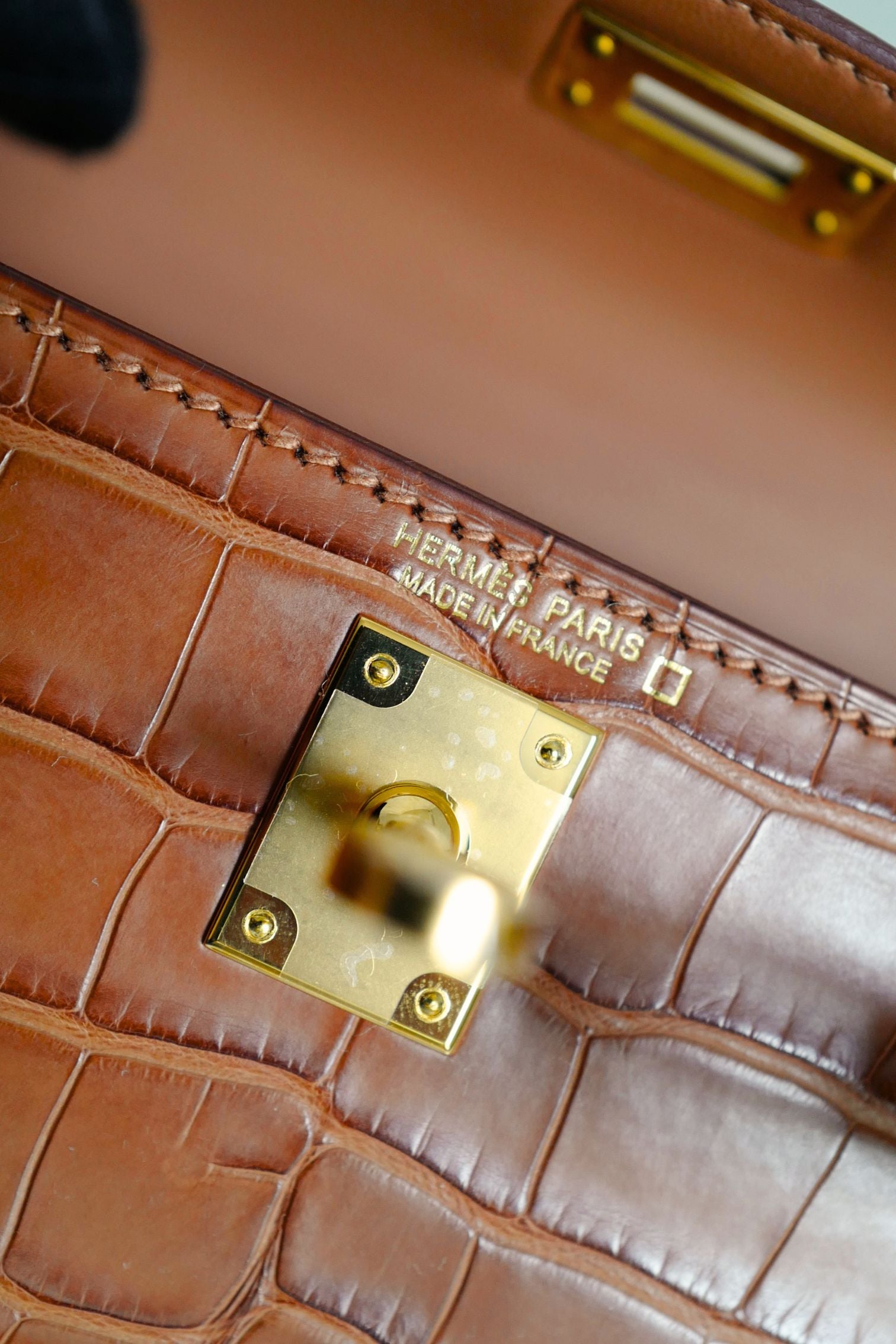 Hermès Mini Kelly Gold Sellier Alligator Mississippiens GHW G Stamp