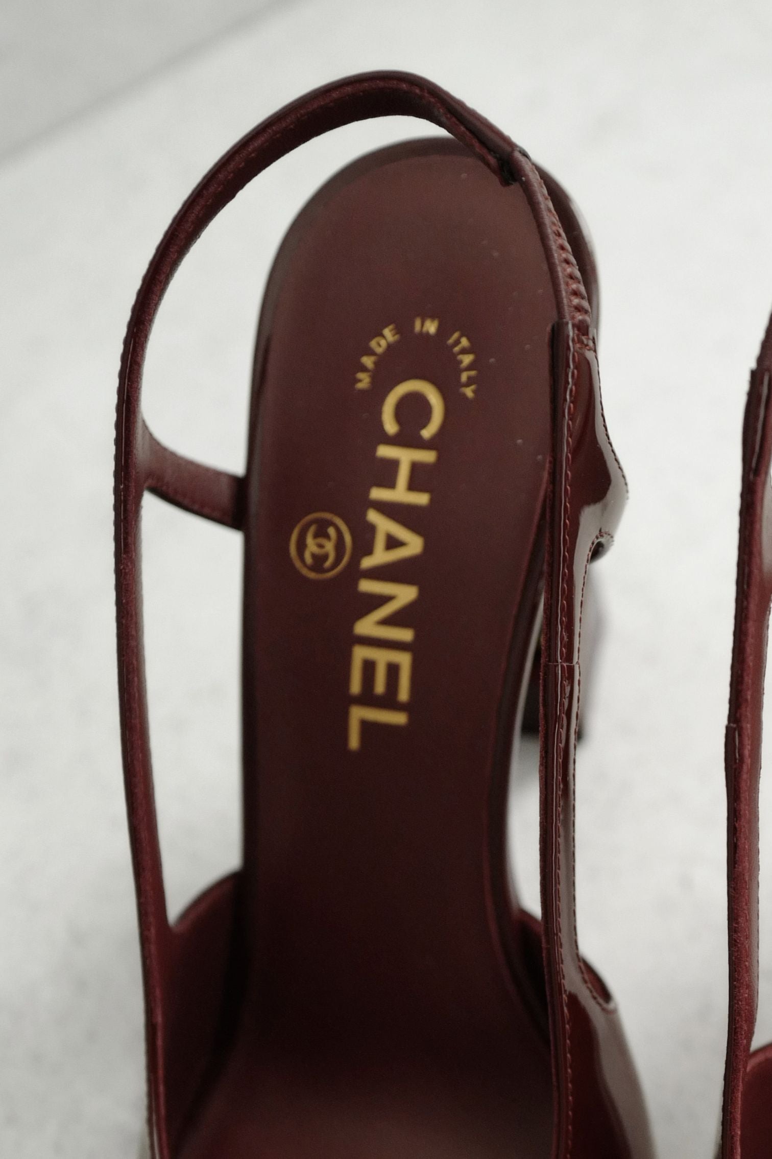 NEW Chanel 26A Métiers d’art Slingbacks Patent Calfskin Dark Burgundy Size 38
