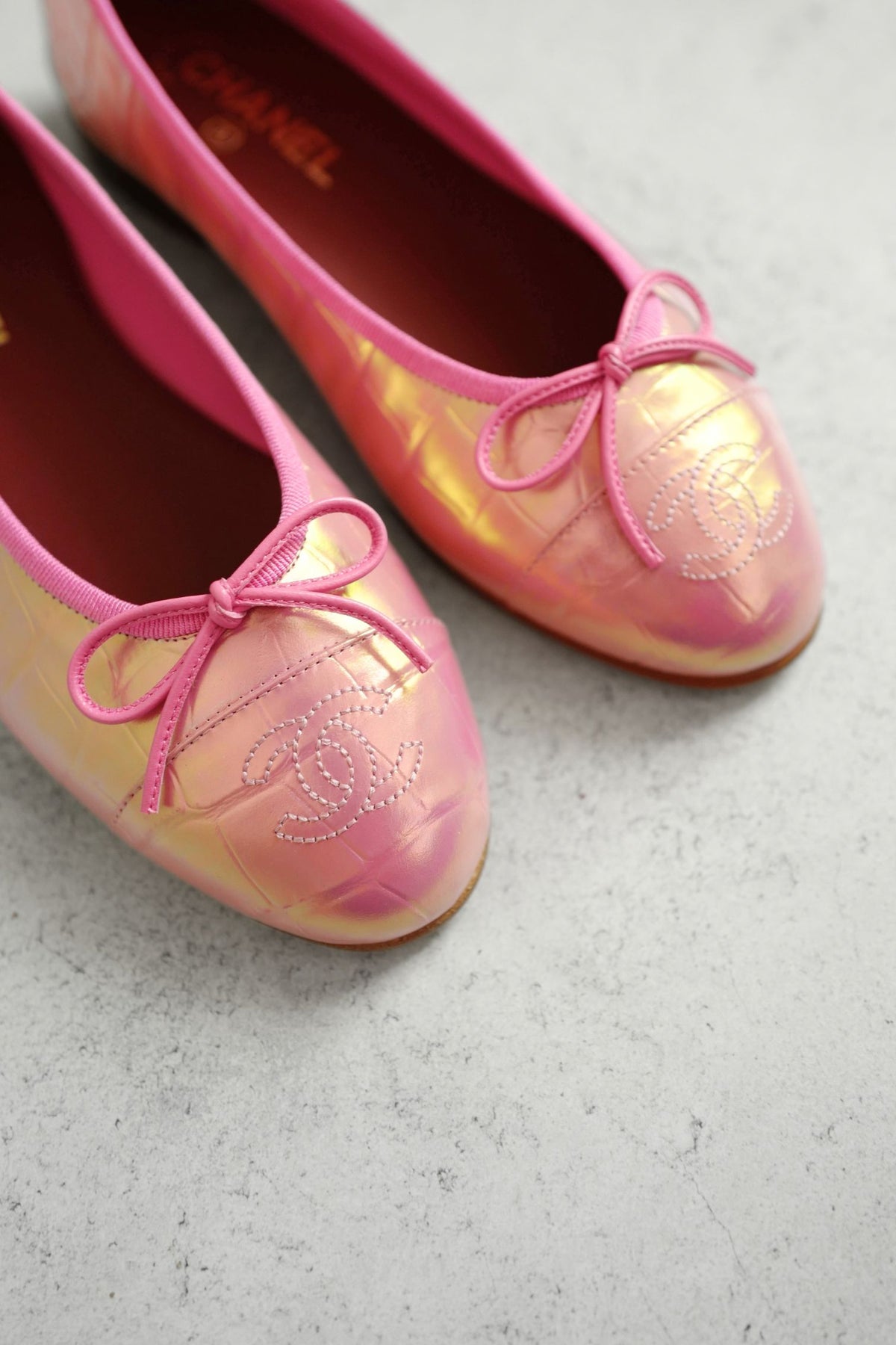 NEW Chanel 26K Matthieu Blazy's Ballet Flats Croc Embossed Calfskin Pink Size 39