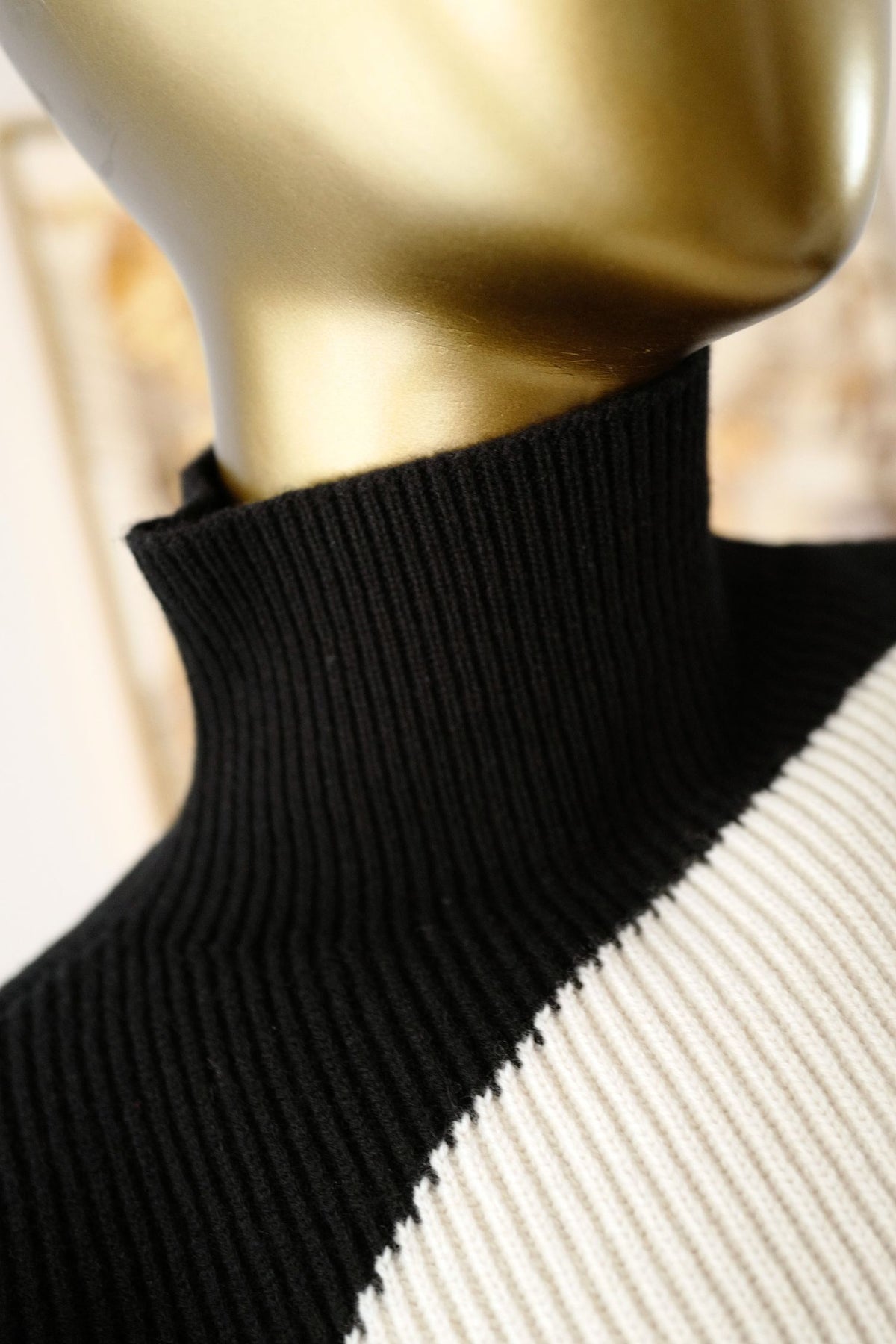 NEW Chanel 26N Coco Neige Sweater Pullover Black Ecru Wool Cashmere Size 34