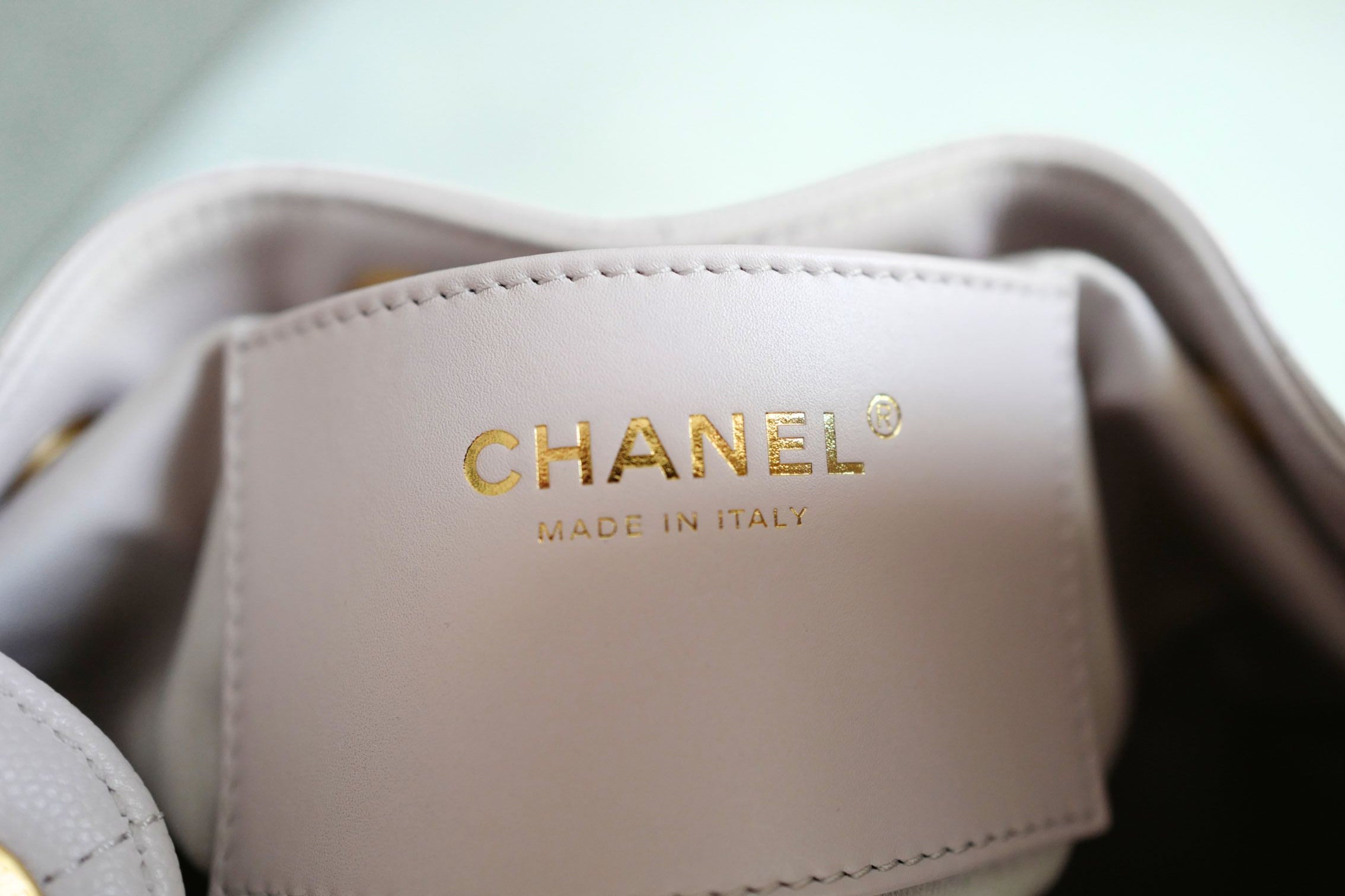 BNIB Chanel 25K Small Hobo Bag Lilac Grained Calfskin with Gold Hardware
