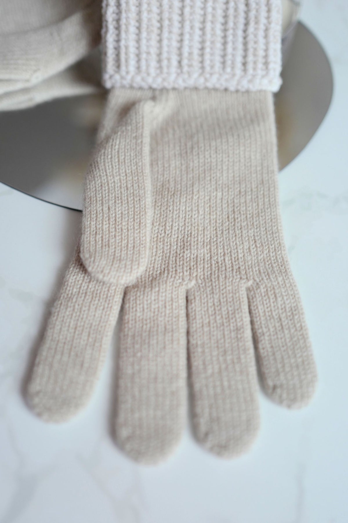 NEW Chanel Fall-Winter 2024/25 Knit Gloves CC Logo