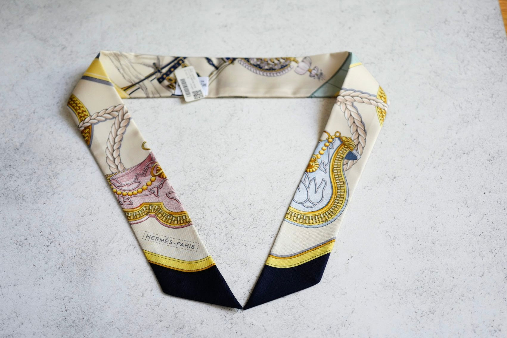 Hermès Twilly Grand Apparat Scarf Ivoire Marine Rose 100% Silk Twill