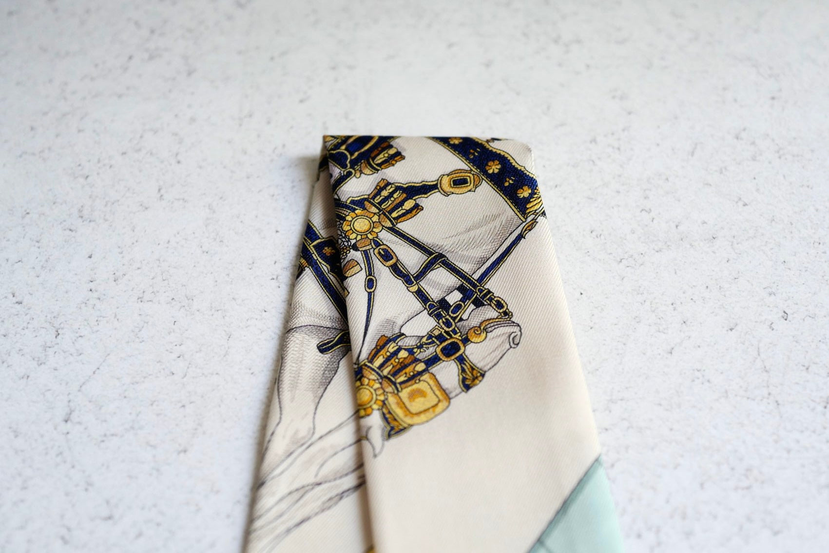 Hermès Twilly Grand Apparat Scarf Ivoire Marine Rose 100% Silk Twill