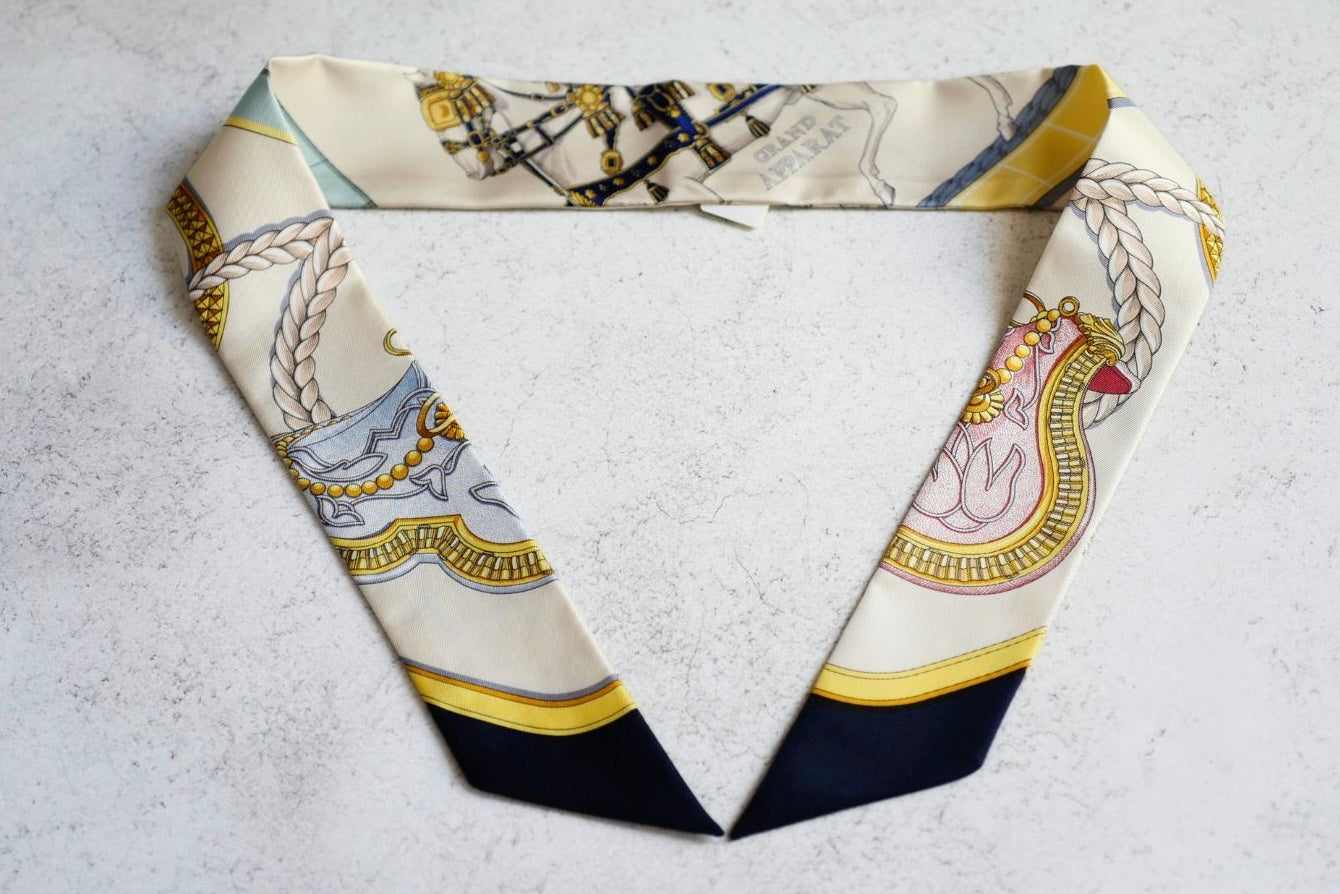 Hermès Twilly Grand Apparat Scarf Ivoire Marine Rose 100% Silk Twill