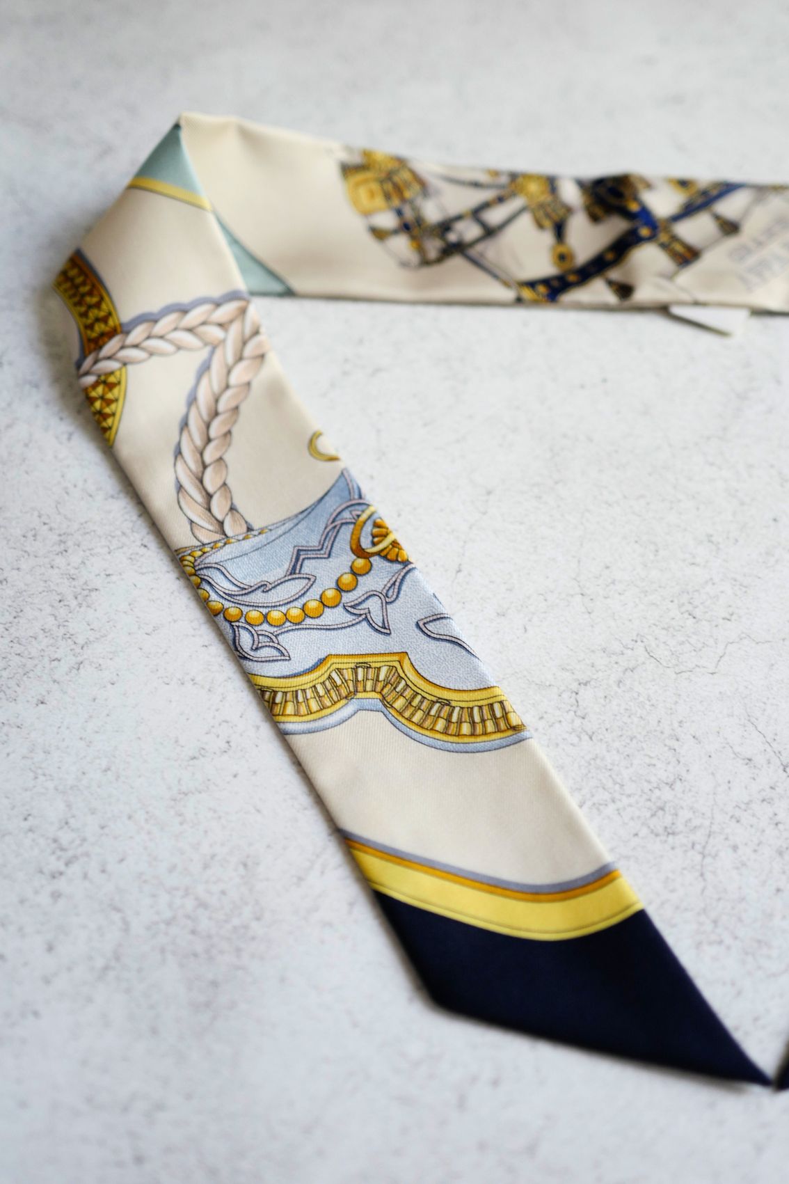 Hermès Twilly Grand Apparat Scarf Ivoire Marine Rose 100% Silk Twill
