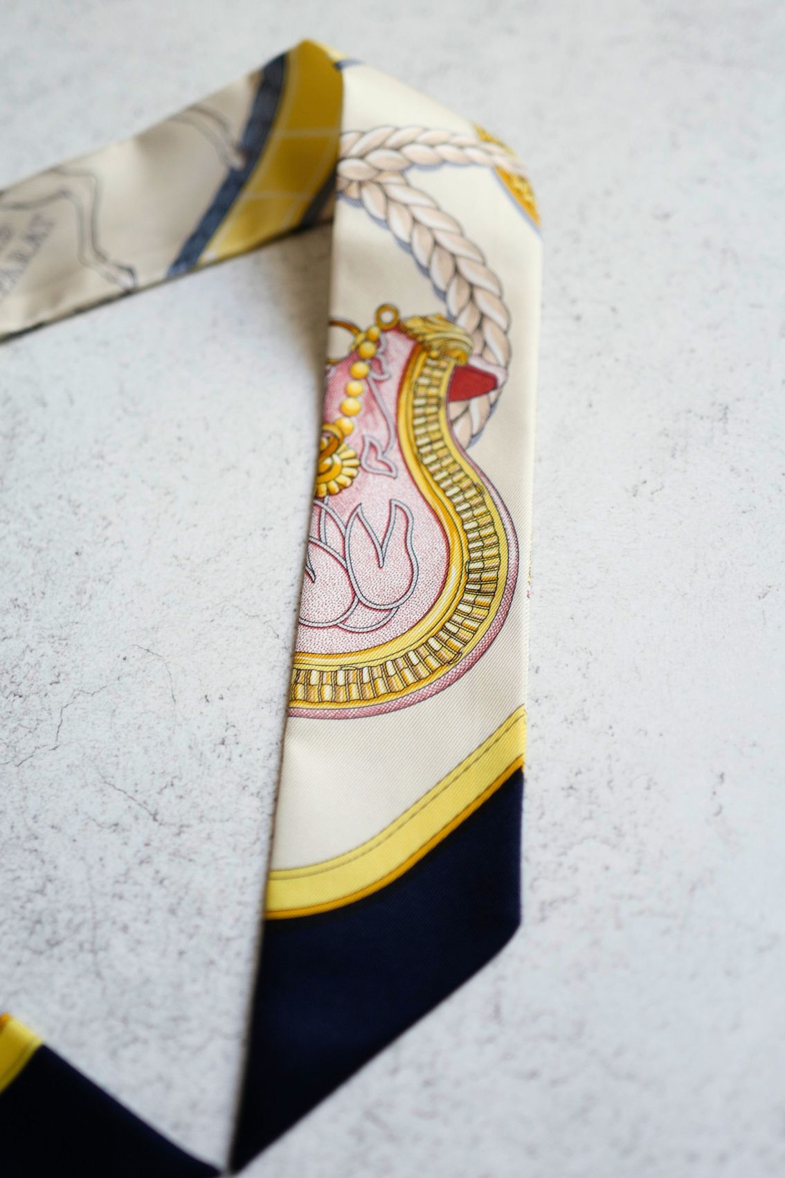 Hermès Twilly Grand Apparat Scarf Ivoire Marine Rose 100% Silk Twill