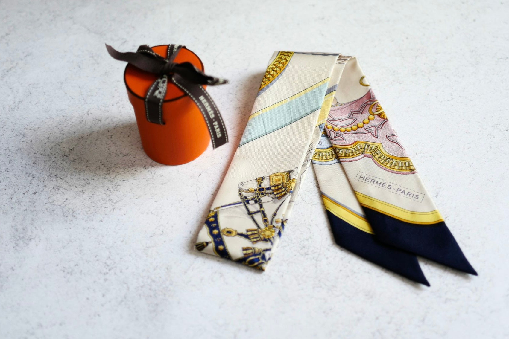 Hermès Twilly Grand Apparat Scarf Ivoire Marine Rose 100% Silk Twill