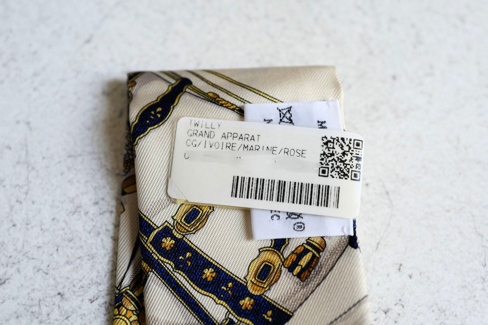 Hermès Twilly Grand Apparat Scarf Ivoire Marine Rose 100% Silk Twill
