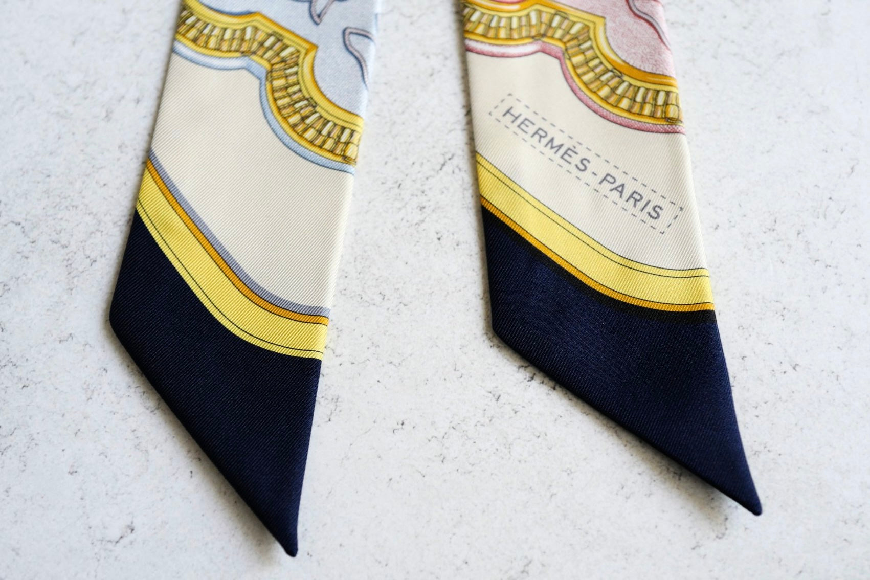 Hermès Twilly Grand Apparat Scarf Ivoire Marine Rose 100% Silk Twill