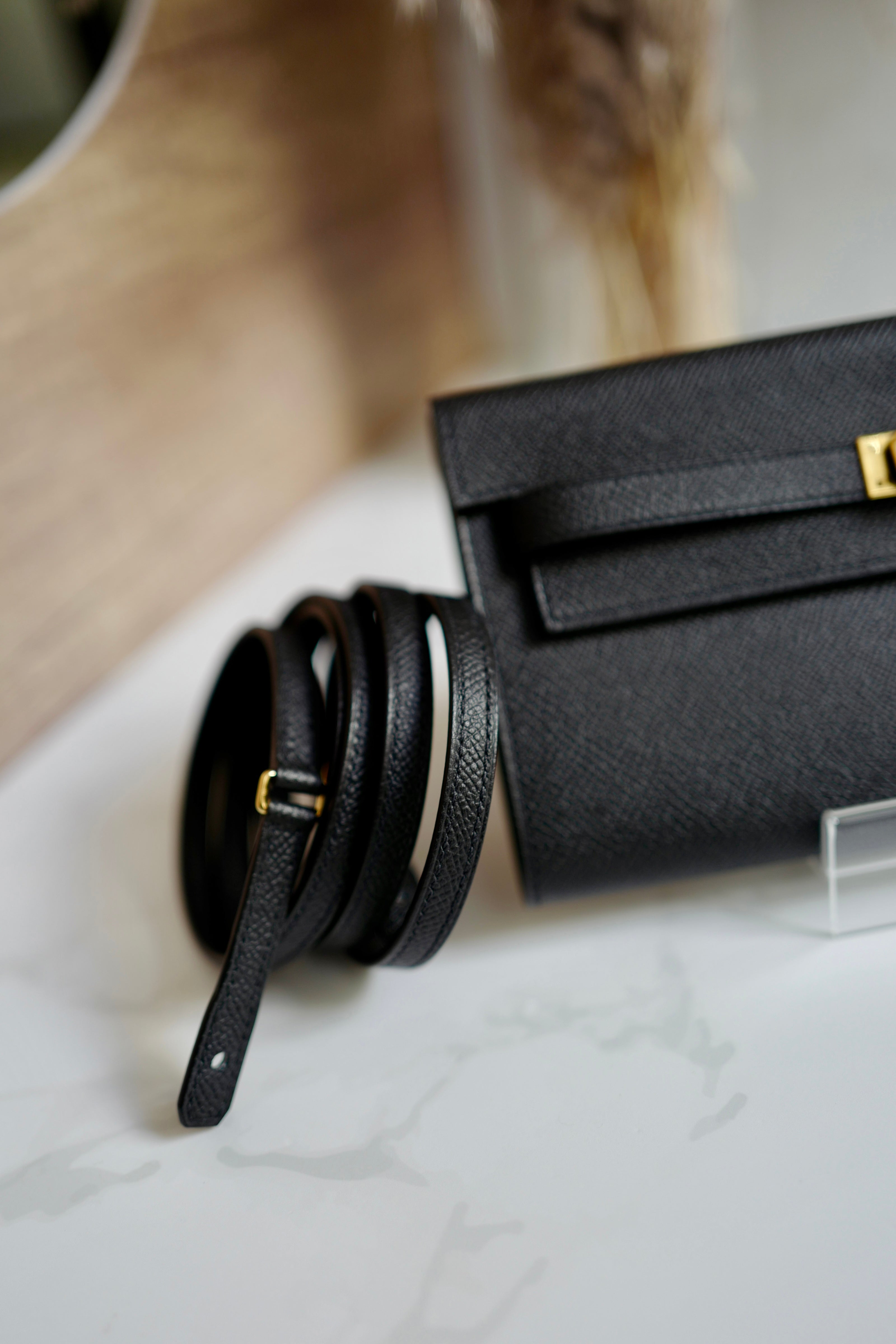 Hermes Sac Kelly To Go in Black Epsom Gold HW