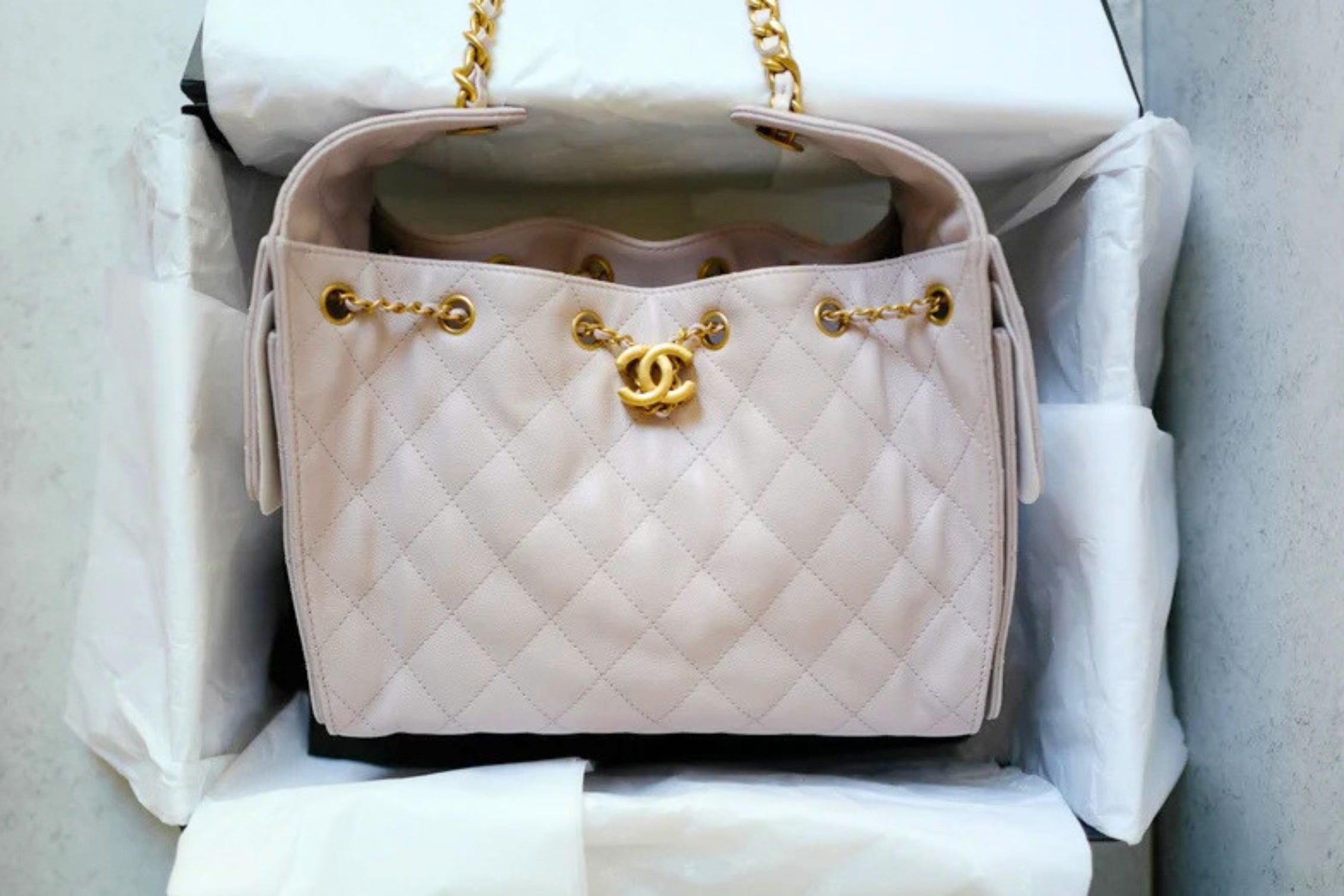BNIB Chanel 25K Small Hobo Bag Lilac Grained Calfskin with Gold Hardware