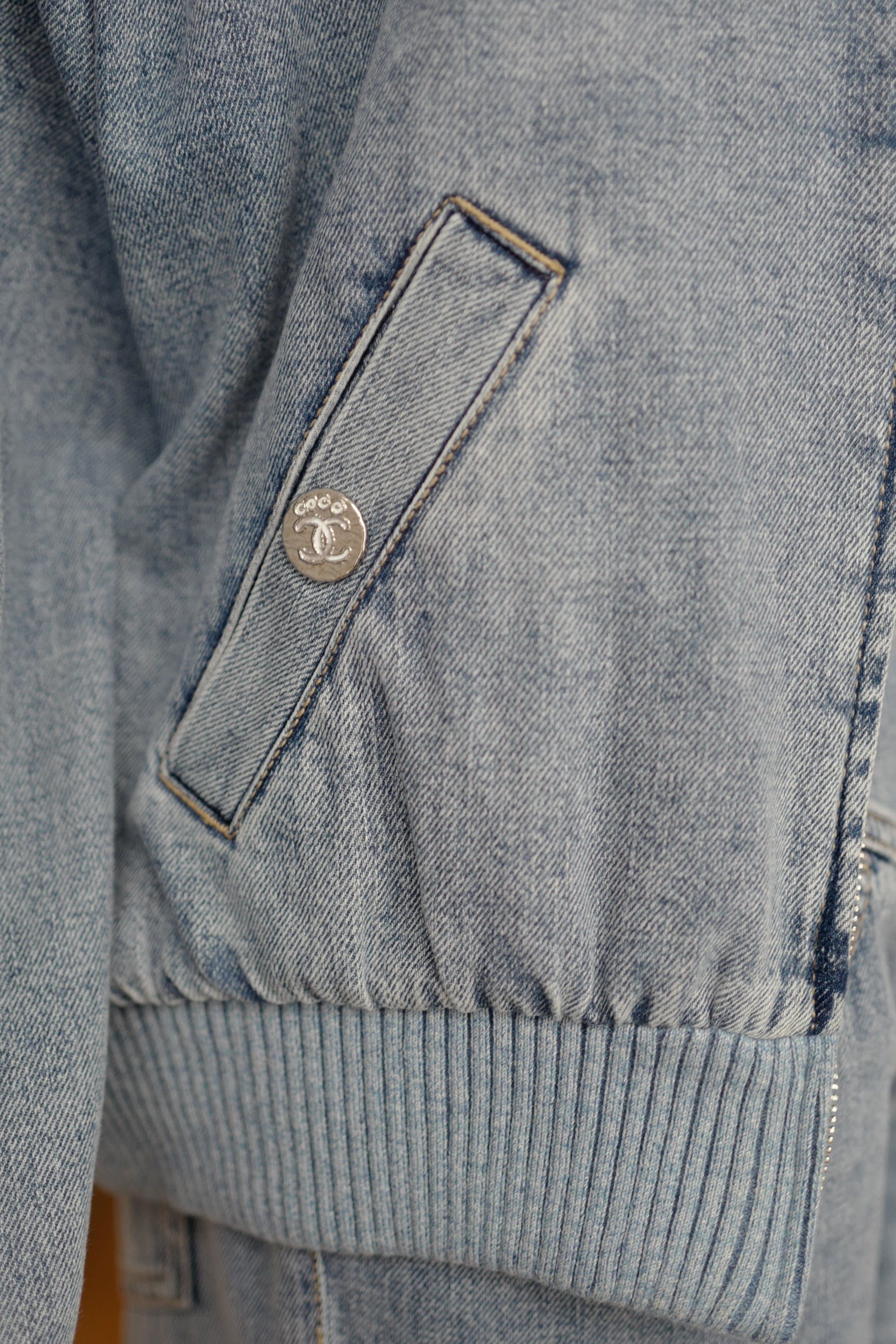ココビーチ 25S◆送料込♪【CHANEL】jacket Printed denim grey Jacket - Printed denim, gray & white — Fashion | CHANEL