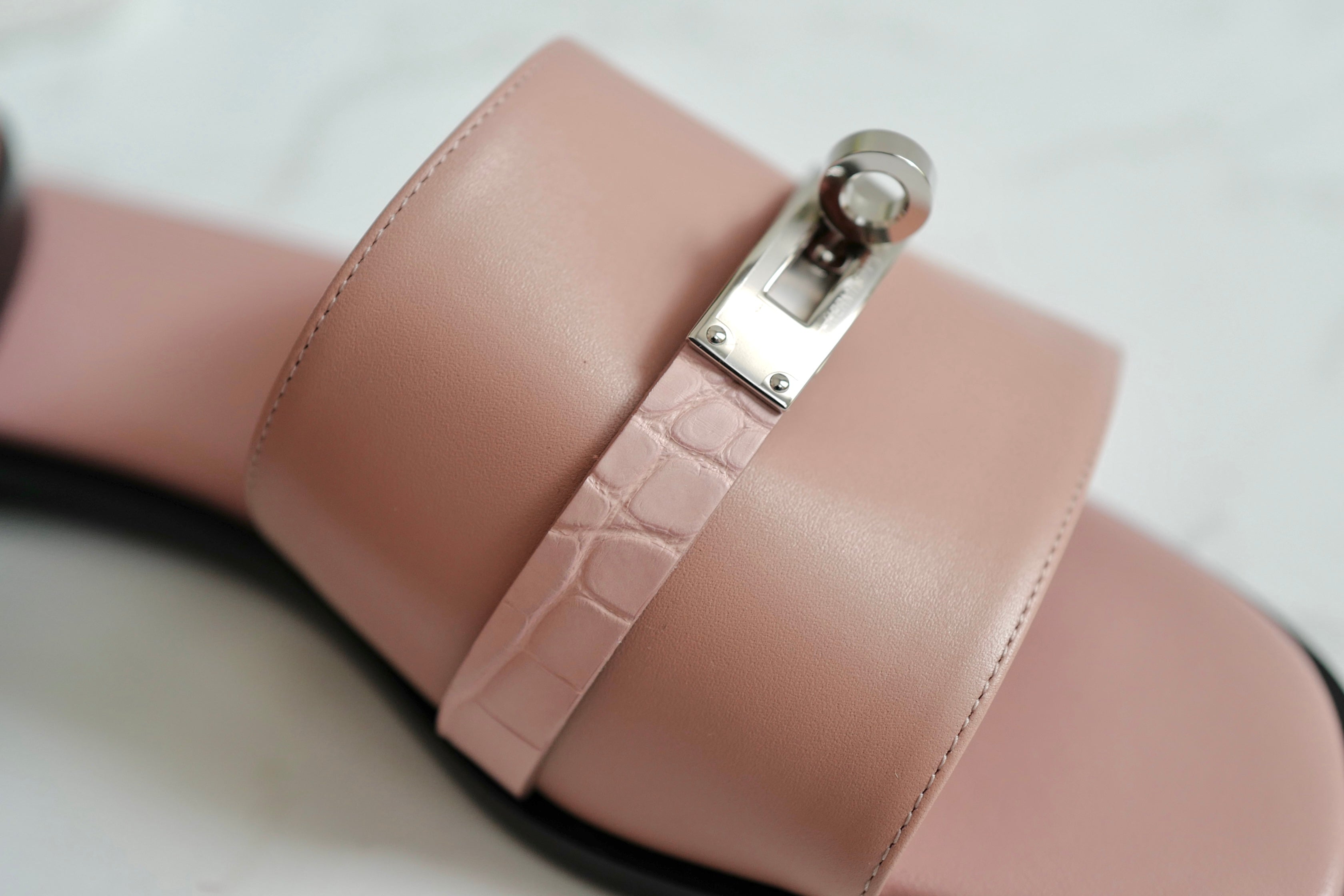 Brand New Hermès Giulia Sandal in Veau/Alli Mat Rose Aquarelle size 38.5