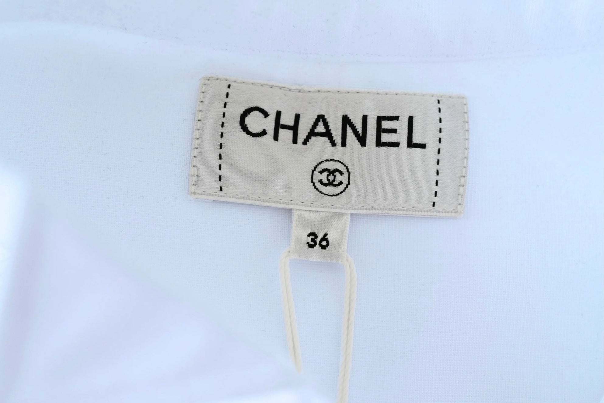 Chanel 26s Long Sleeved Shirt White Cotton with Chain Size 36 Matthieu