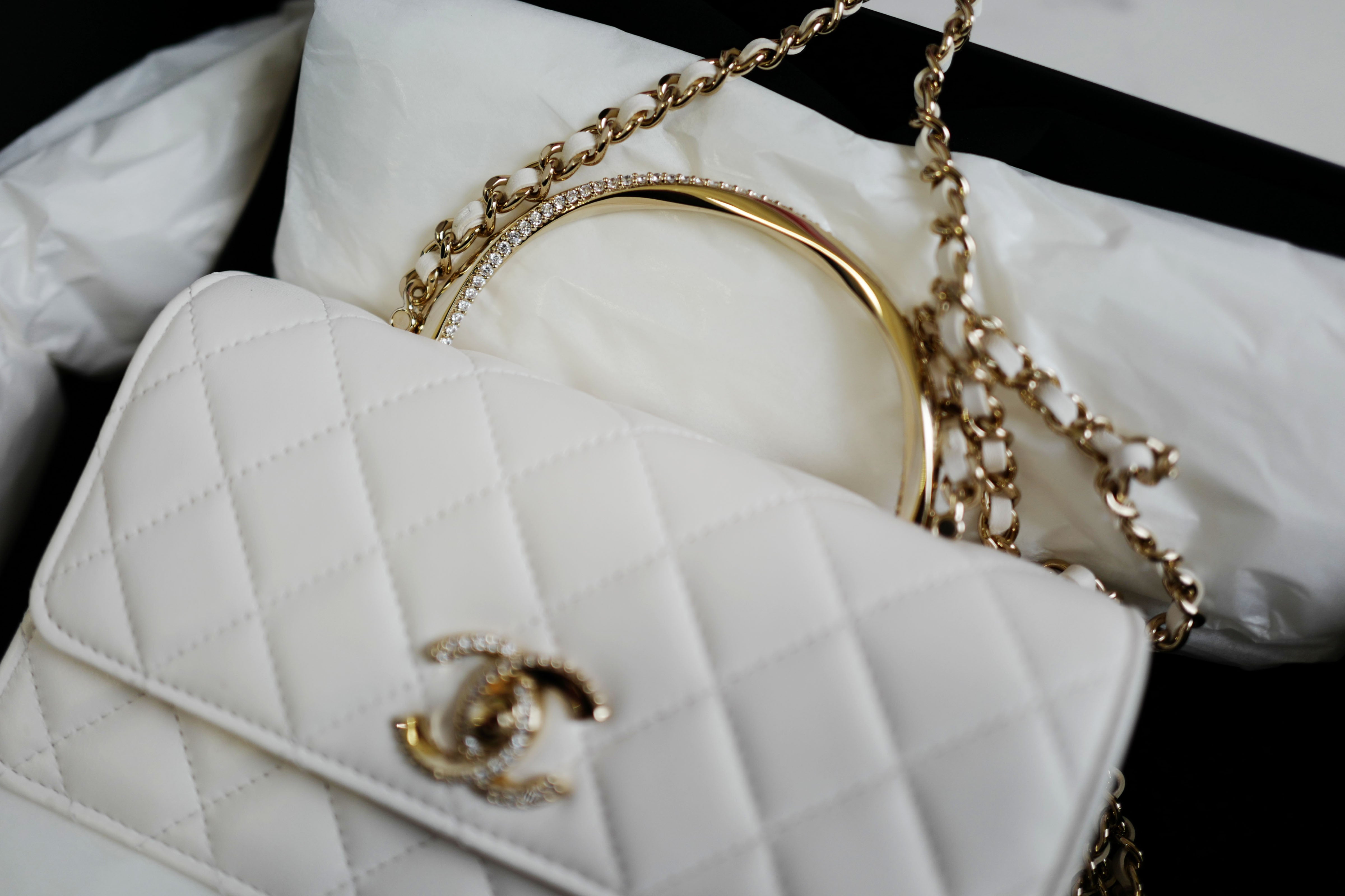 BNIB Chanel 24K White Clutch Bag on Chain Lambskin Leather CC Gold Metal HW